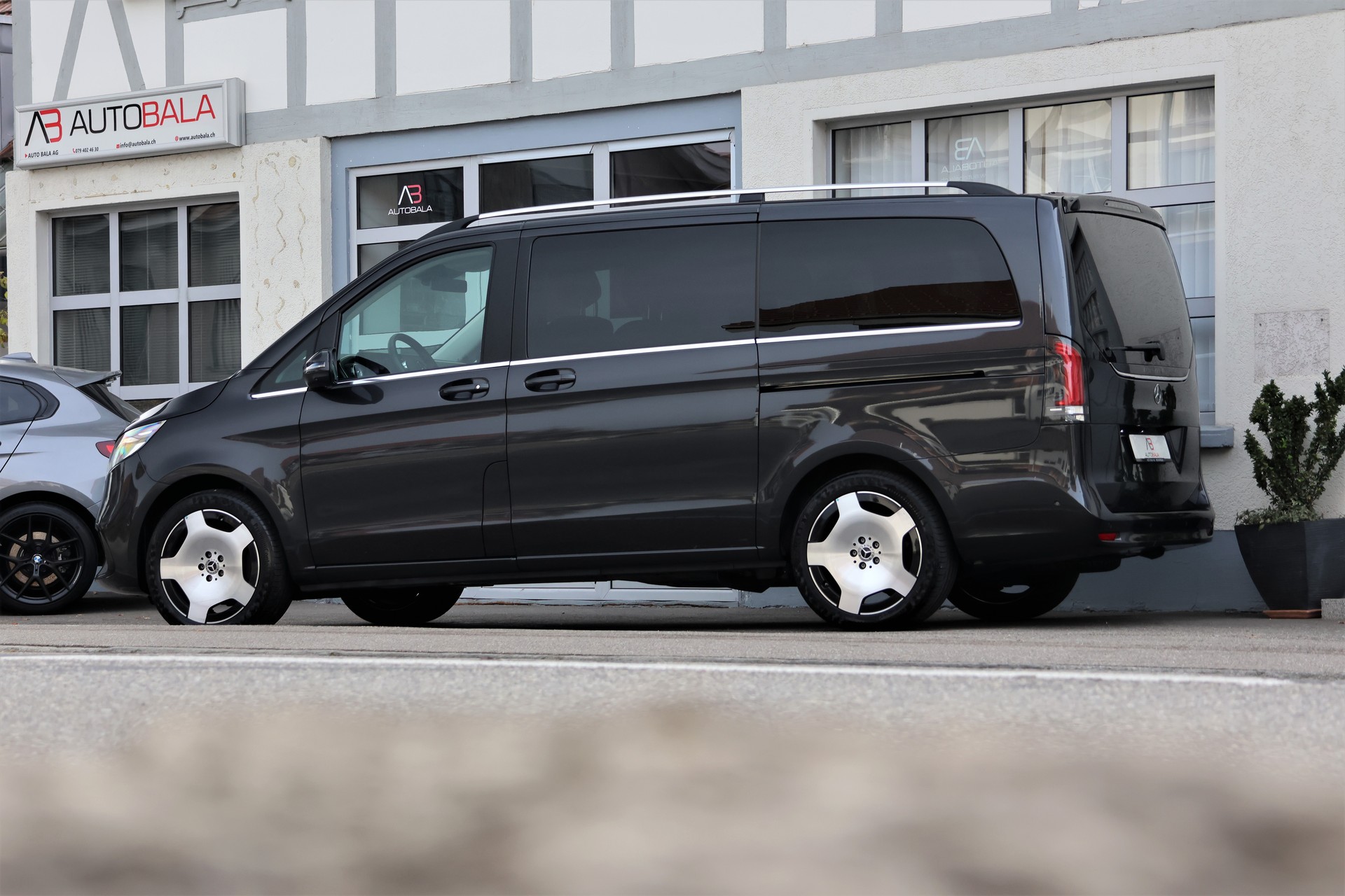 MERCEDES-BENZ V 300 d lang Avantgarde 4Matic 9G-Tronic-image-3