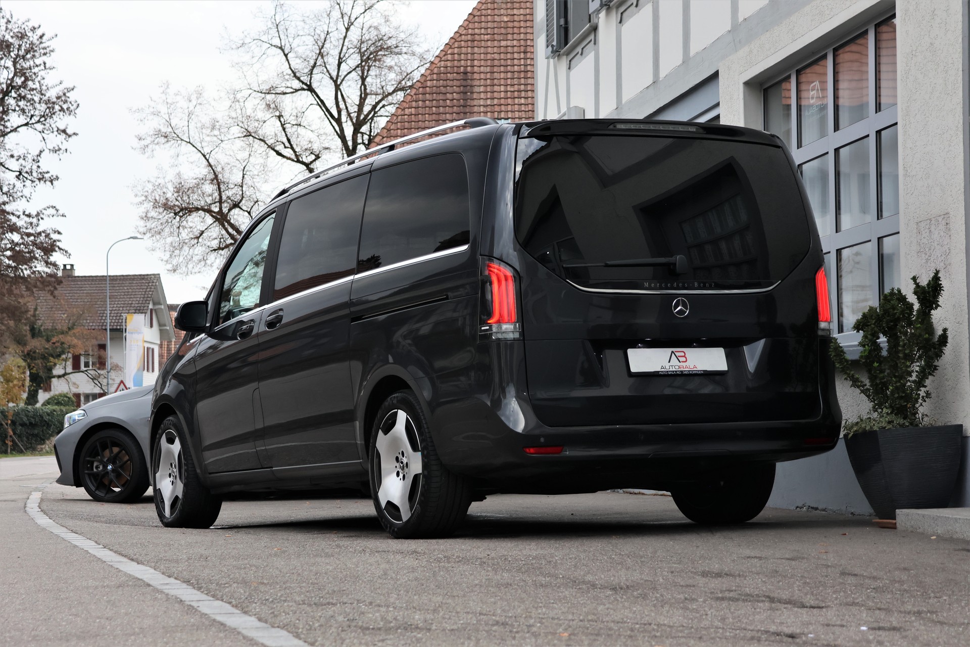 MERCEDES-BENZ V 300 d lang Avantgarde 4Matic 9G-Tronic-image-2
