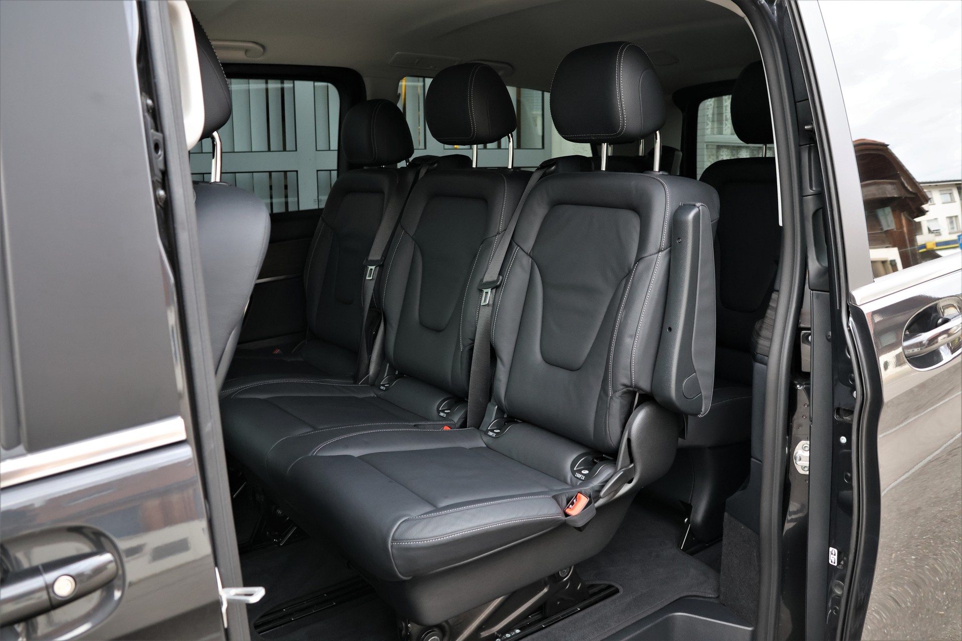 MERCEDES-BENZ V 300 d lang Avantgarde 4Matic 9G-Tronic-image-11