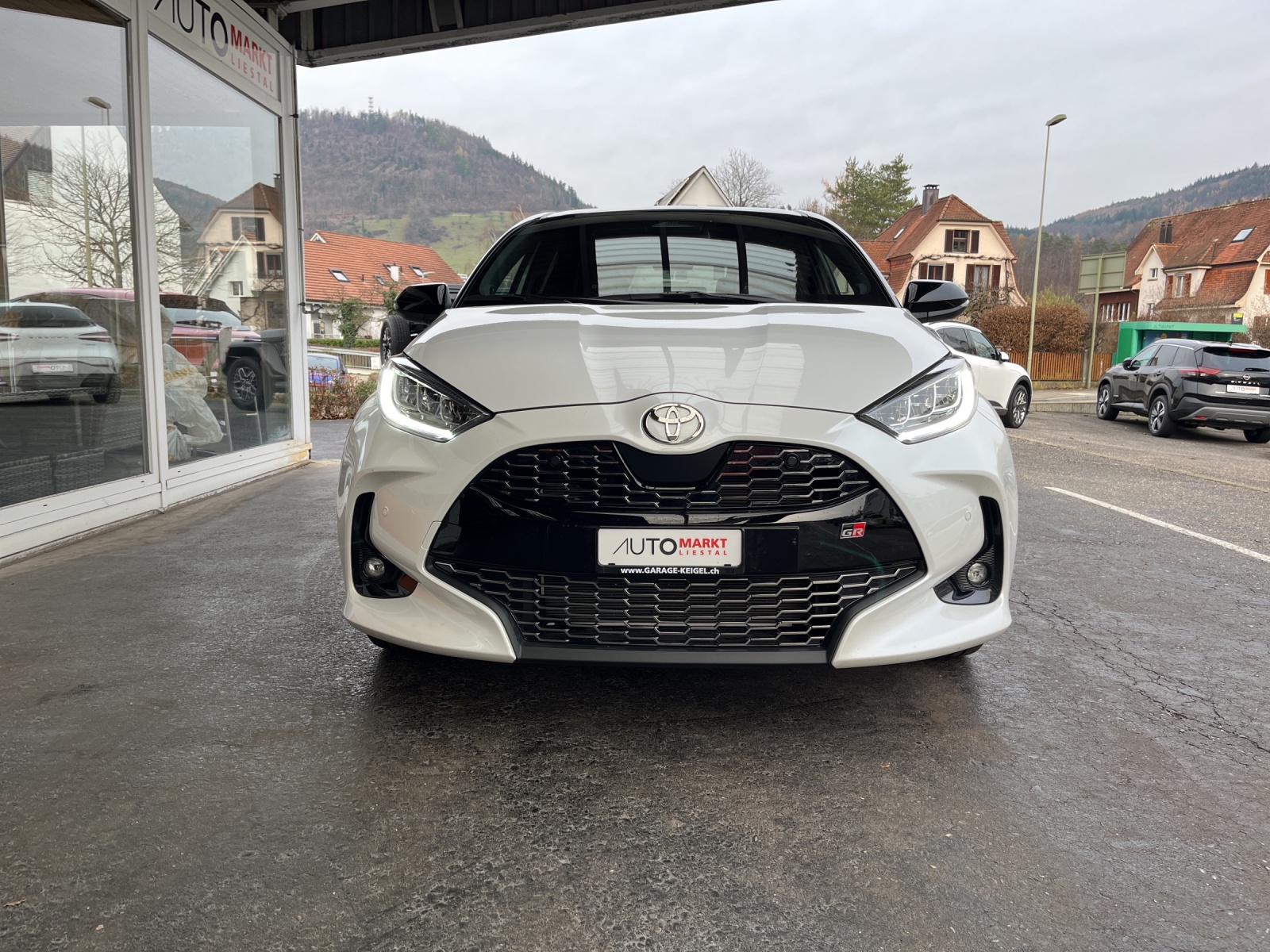 TOYOTA Yaris 1.5 GR Sport e-CVT-image-5