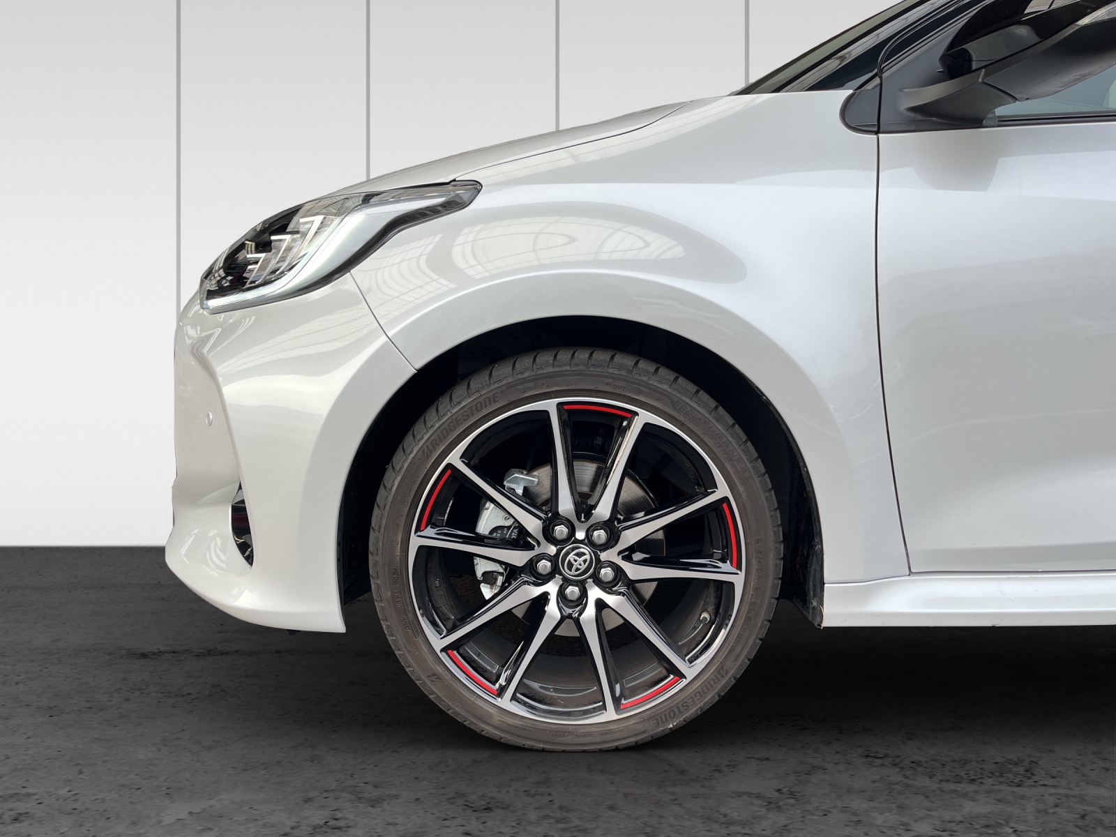 TOYOTA Yaris 1.5 GR Sport e-CVT-image-12