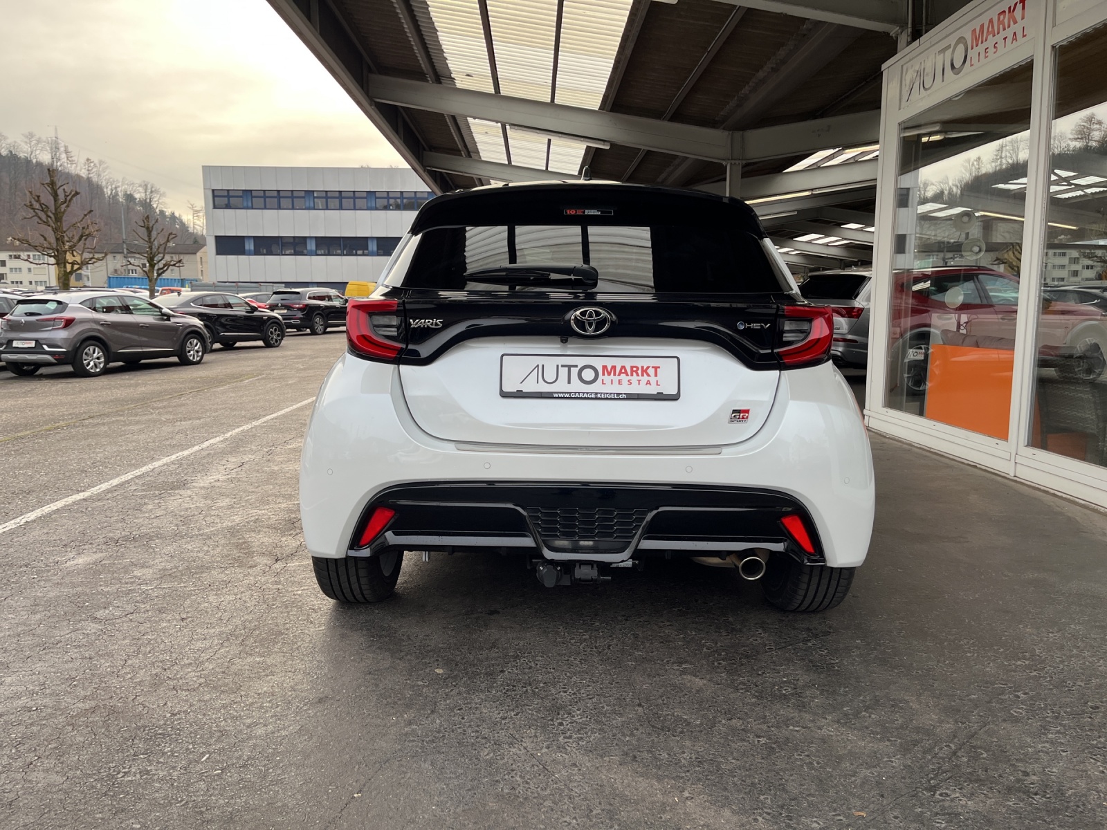 TOYOTA Yaris 1.5 GR Sport e-CVT-image-3