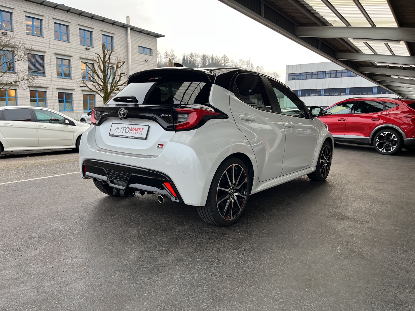 TOYOTA Yaris 1.5 GR Sport e-CVT-image-4
