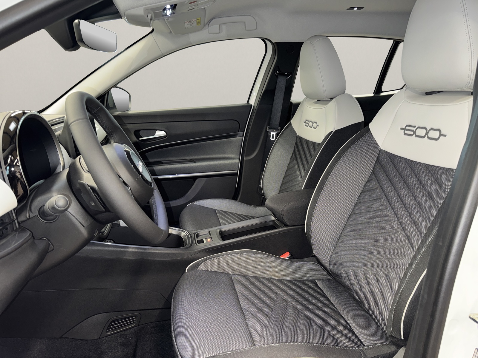 FIAT 600 1.2 Hybrid Swiss Edition-image-8