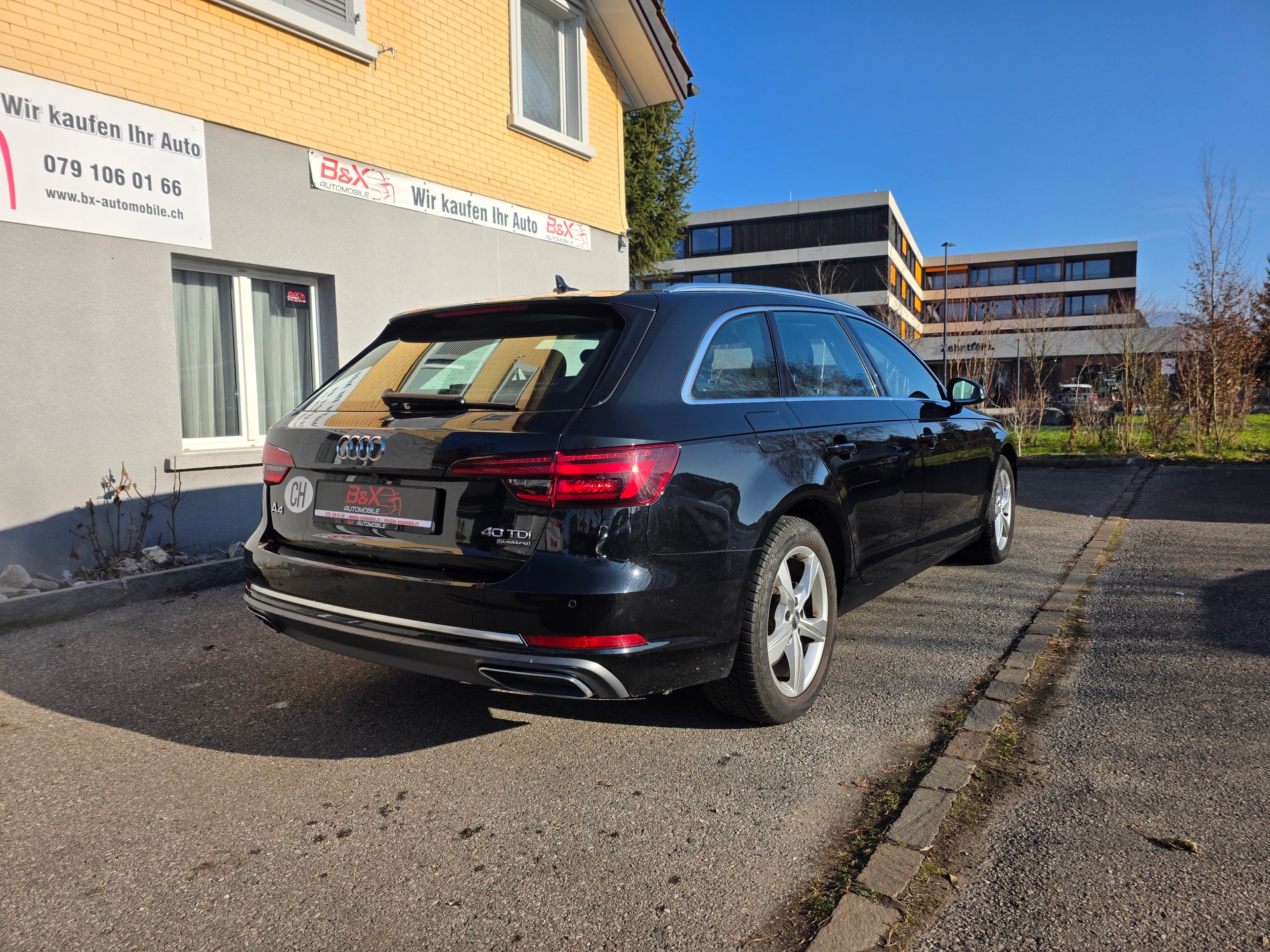 AUDI A4 Avant 40 TDI Sport Attraction quattro S-tronic-image-9