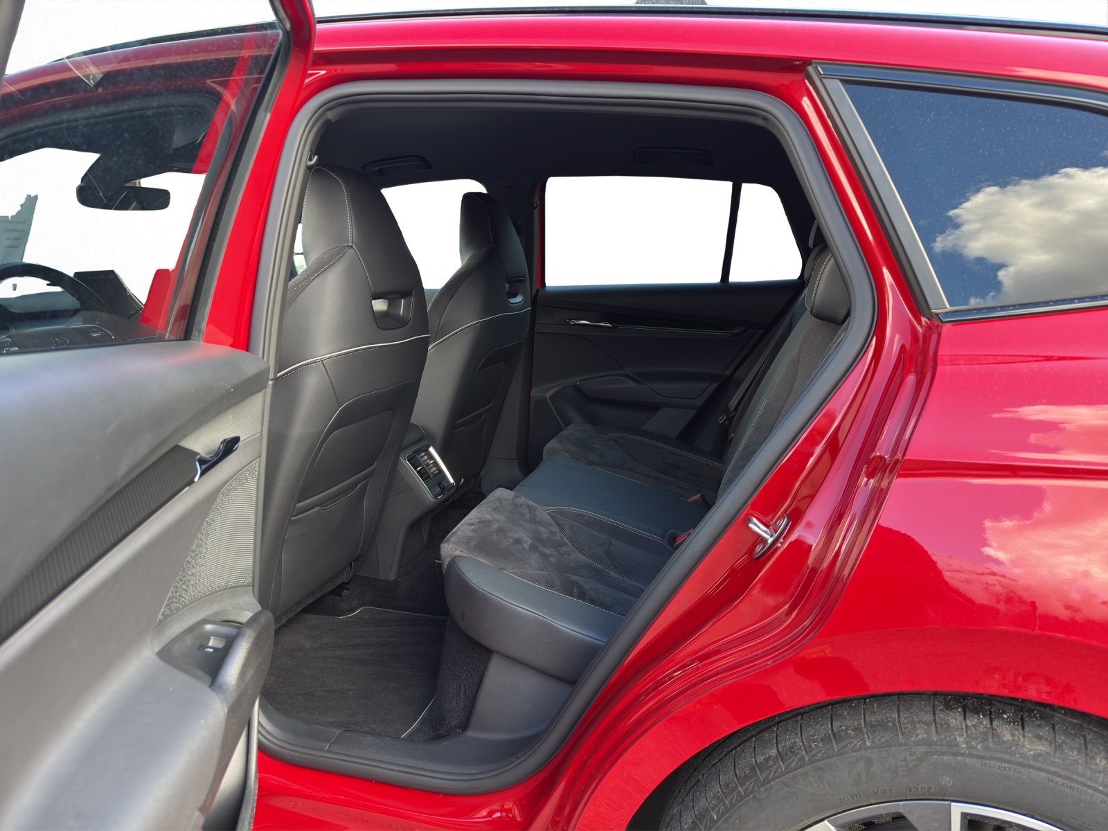 SKODA Enyaq iV 60 SportLine Clever-image-10