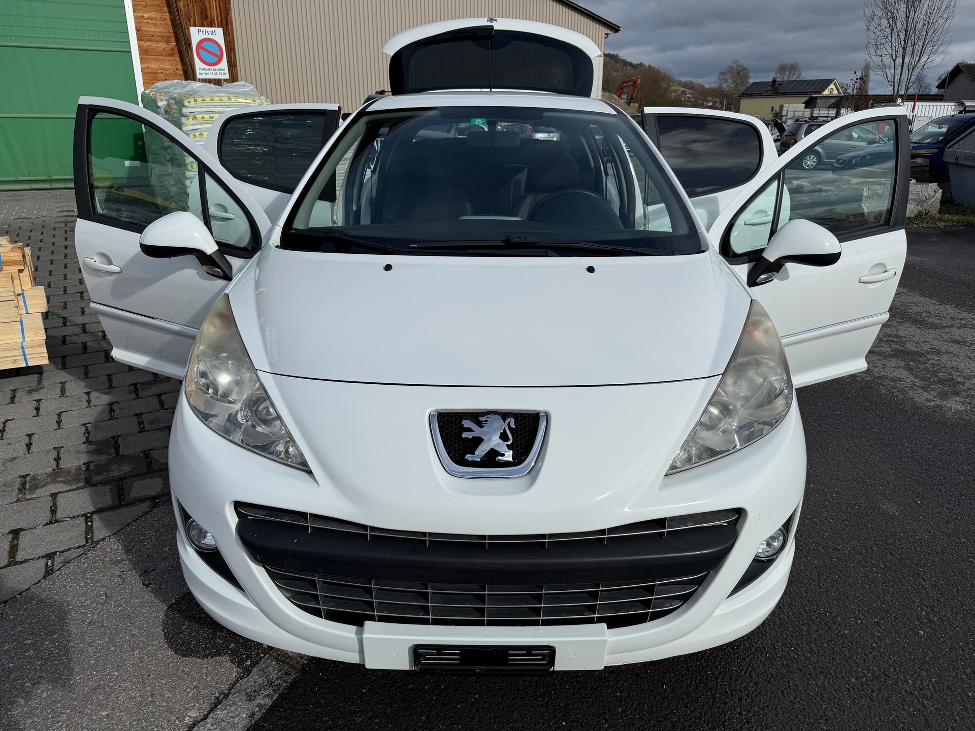 PEUGEOT 207 1.4 16V Swiss Edition-image-6
