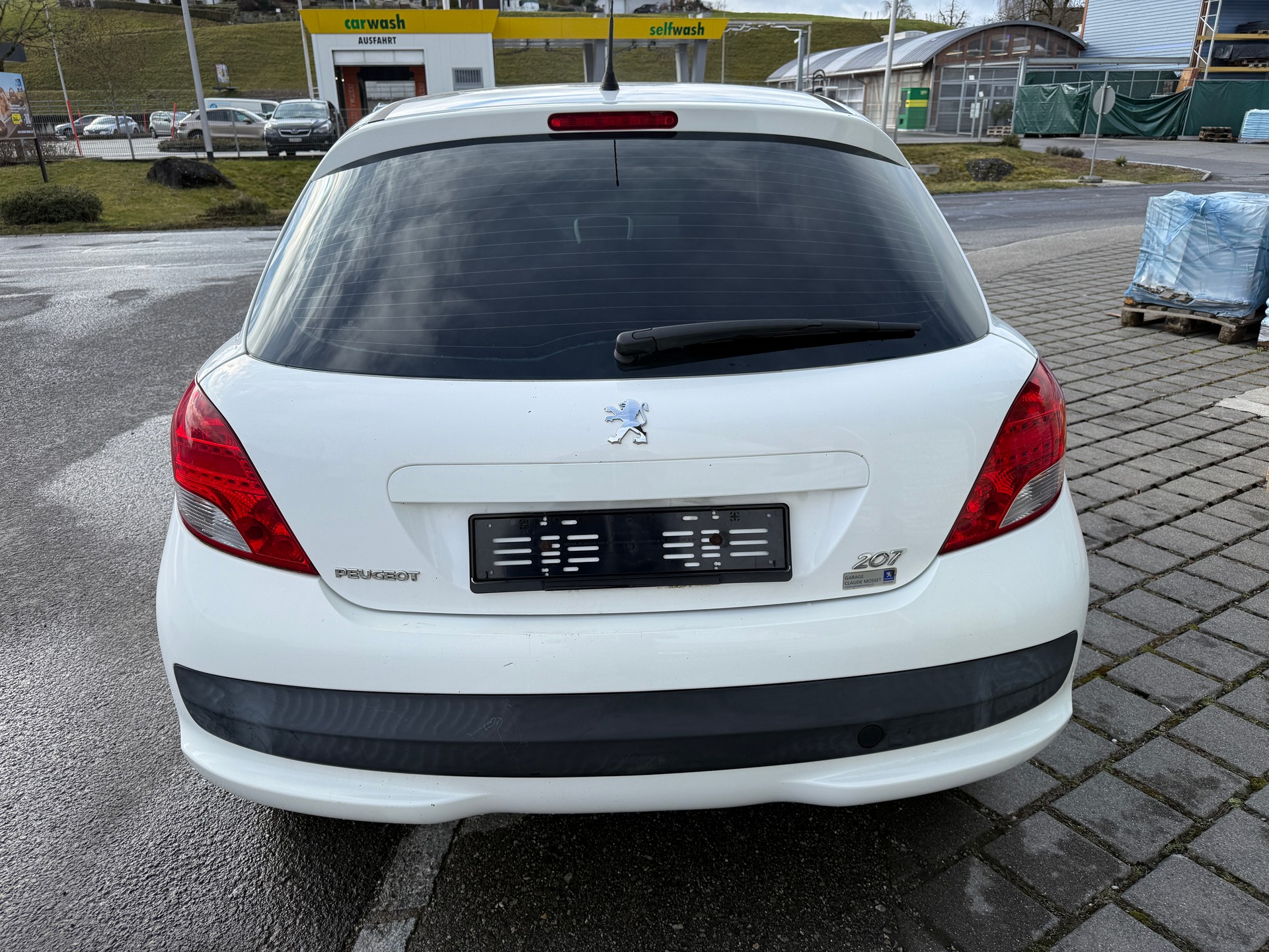 PEUGEOT 207 1.4 16V Swiss Edition-image-5