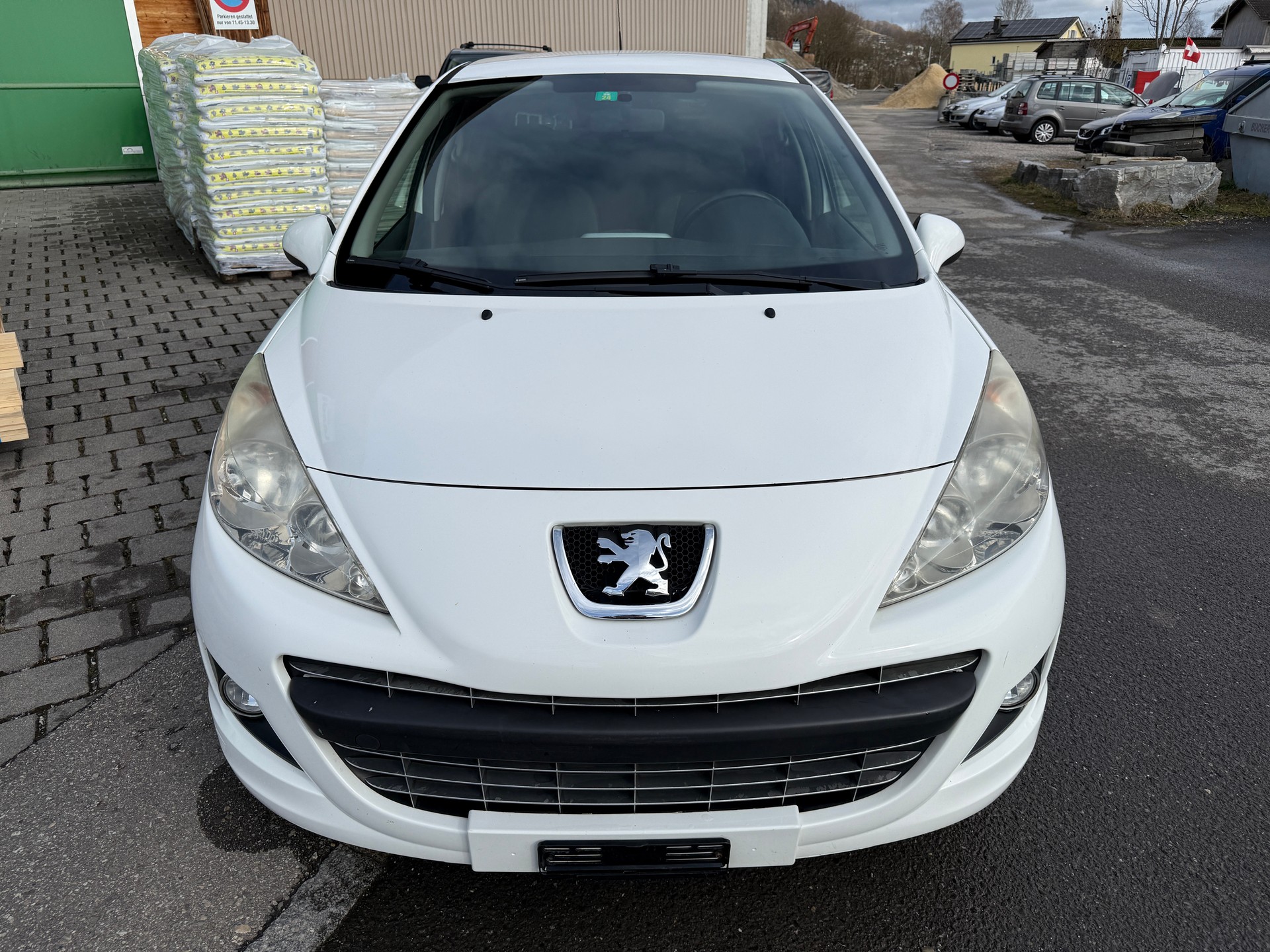 PEUGEOT 207 1.4 16V Swiss Edition