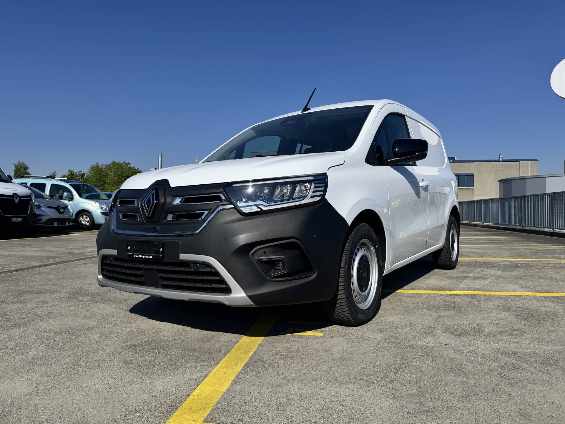 RENAULT Kangoo Van E-Tech Electric EV4-image-1