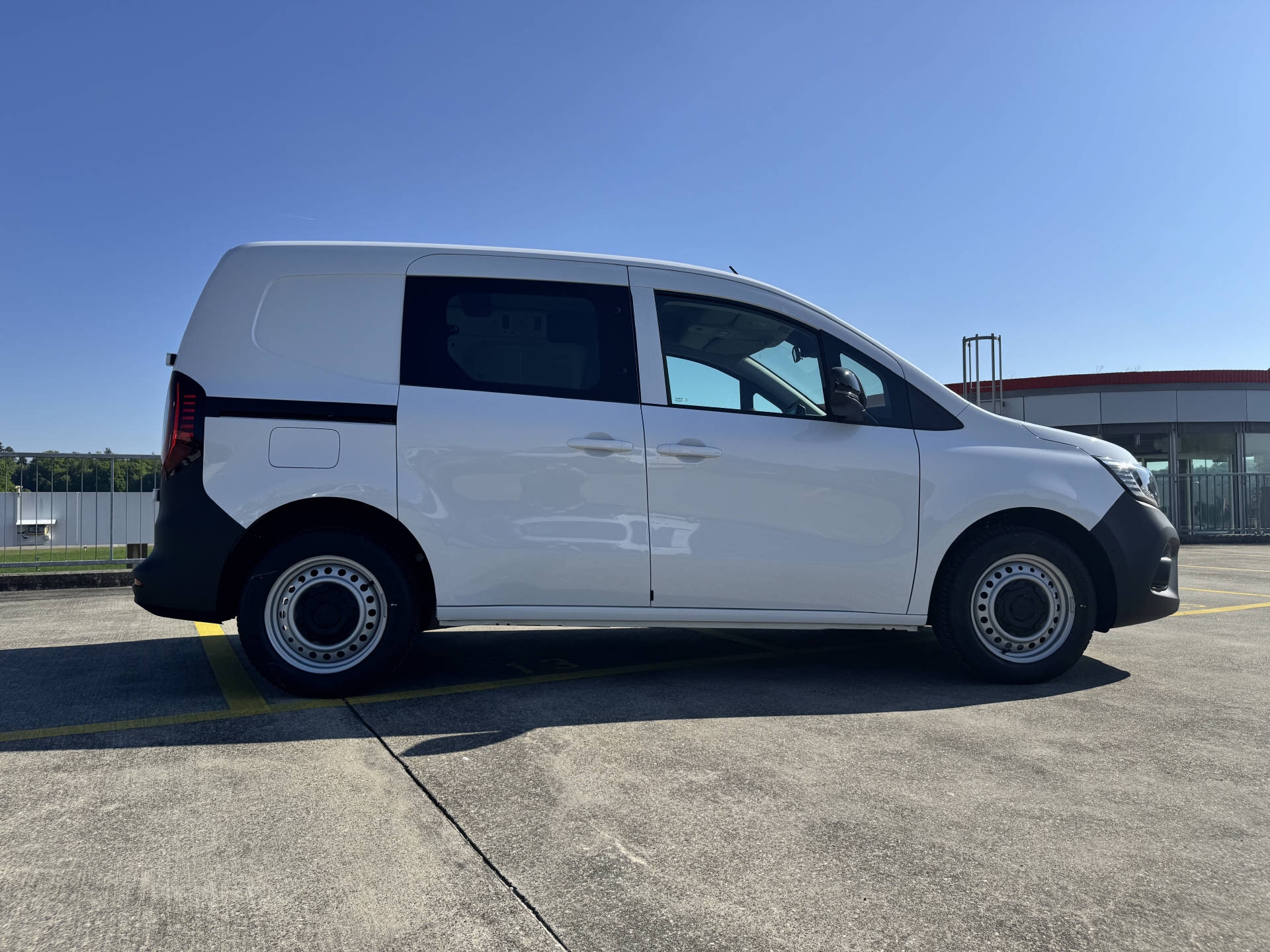 RENAULT Kangoo Van E-Tech Electric EV4-image-4