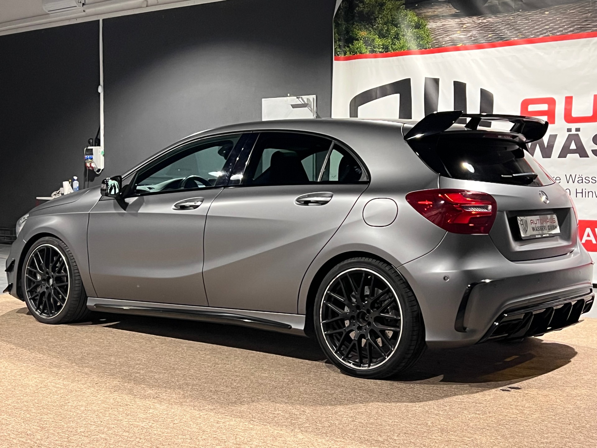 MERCEDES-BENZ A 45 AMG 4Matic Petronas 2015 Edition 7G-DCT-image-4