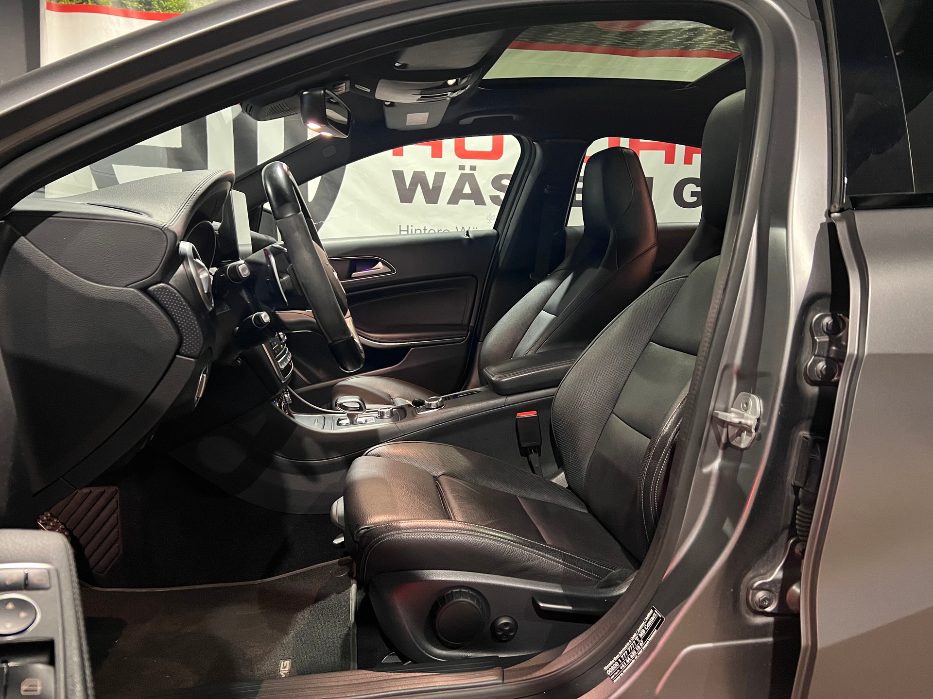 MERCEDES-BENZ A 45 AMG 4Matic Petronas 2015 Edition 7G-DCT-image-11