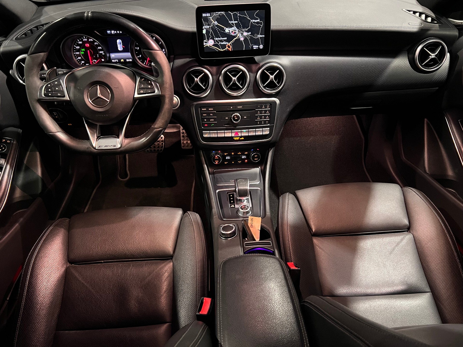 MERCEDES-BENZ A 45 AMG 4Matic Petronas 2015 Edition 7G-DCT-image-8