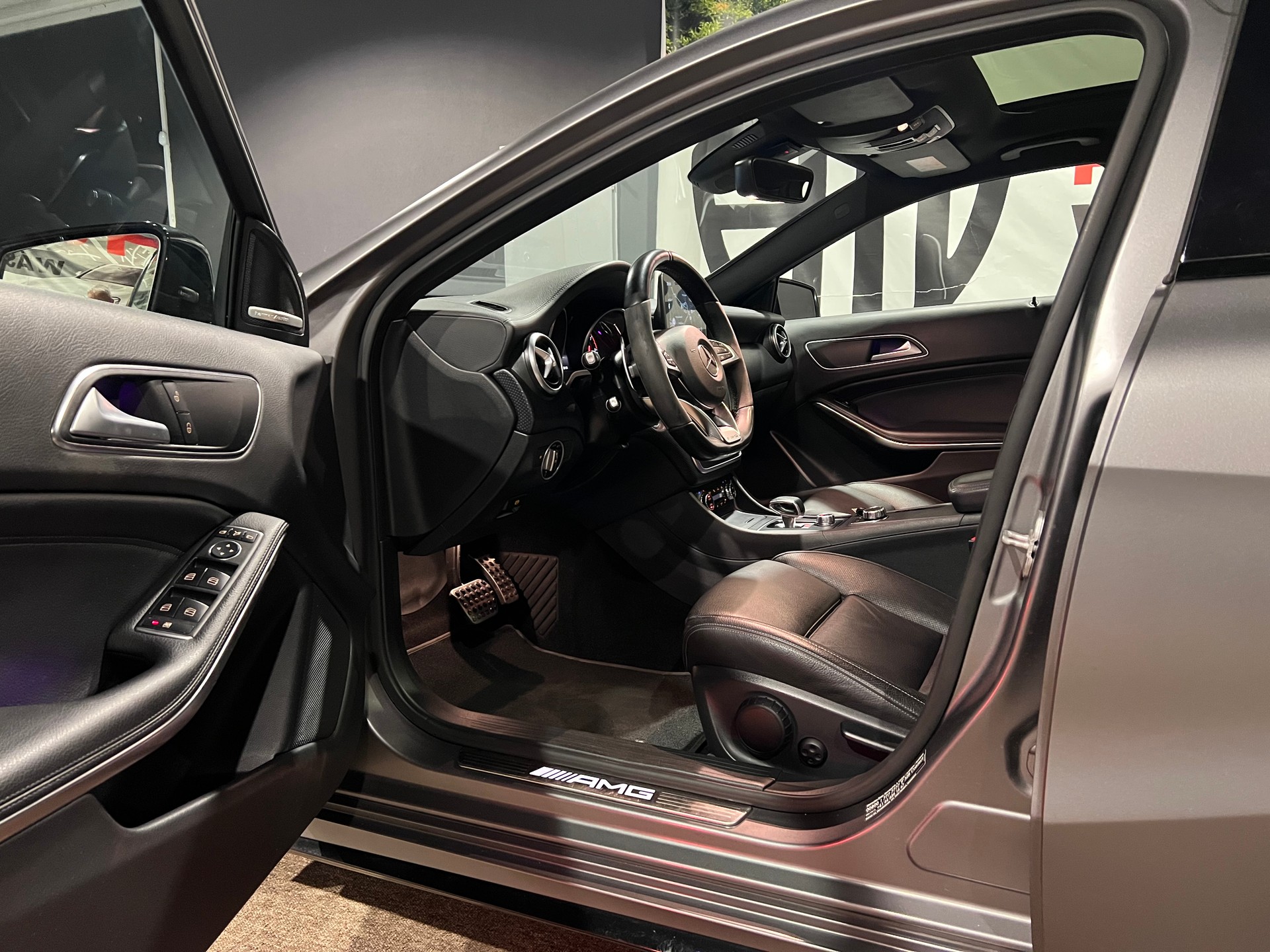 MERCEDES-BENZ A 45 AMG 4Matic Petronas 2015 Edition 7G-DCT-image-10