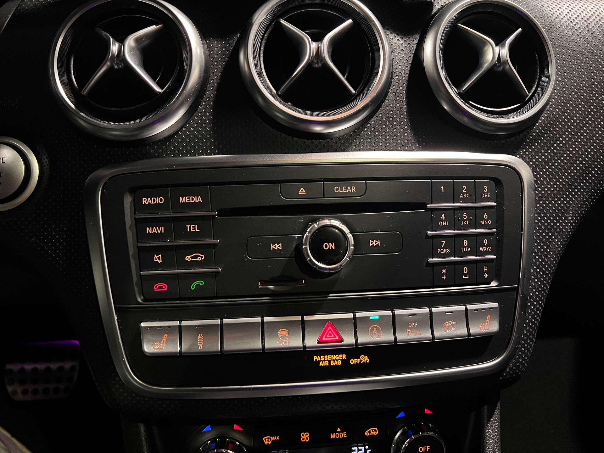 MERCEDES-BENZ A 45 AMG 4Matic Petronas 2015 Edition 7G-DCT-image-18