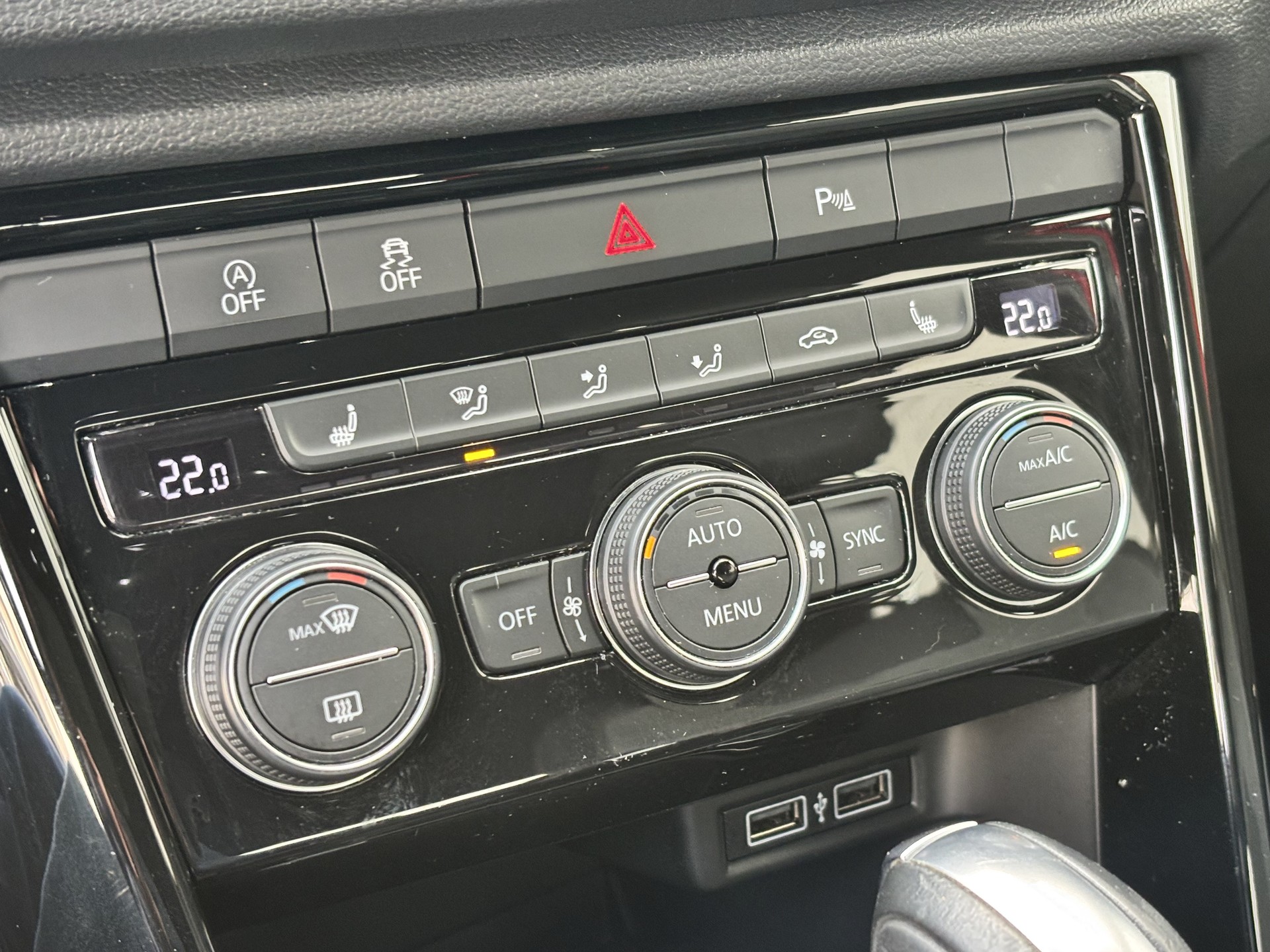 VW T-Roc 2.0 TSI R DSG 4Motion-image-23