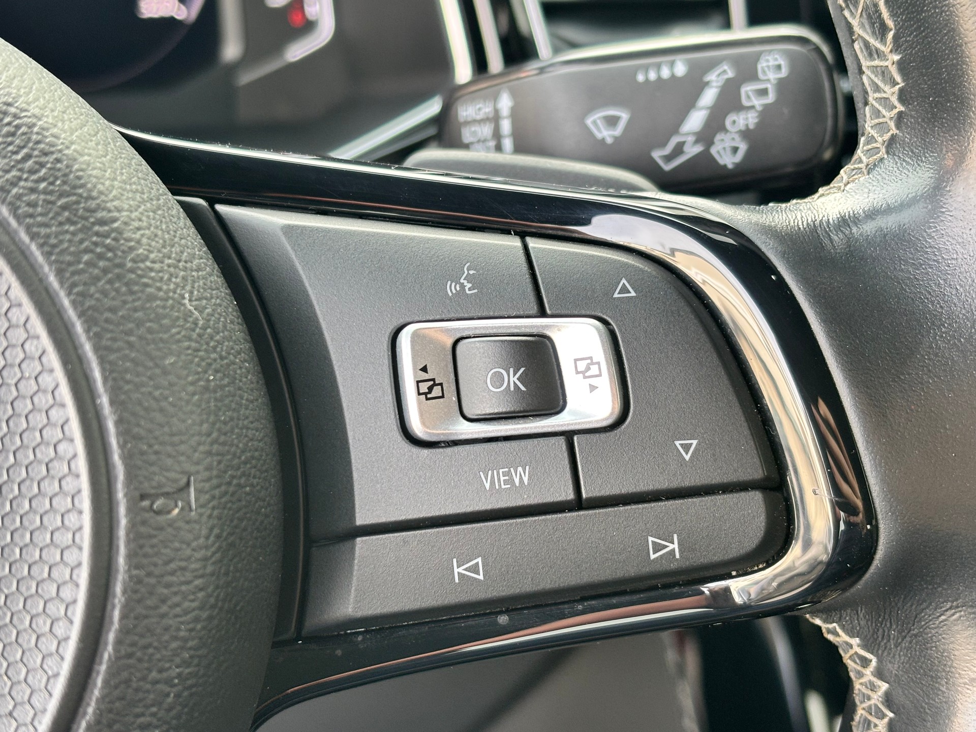 VW T-Roc 2.0 TSI R DSG 4Motion-image-19