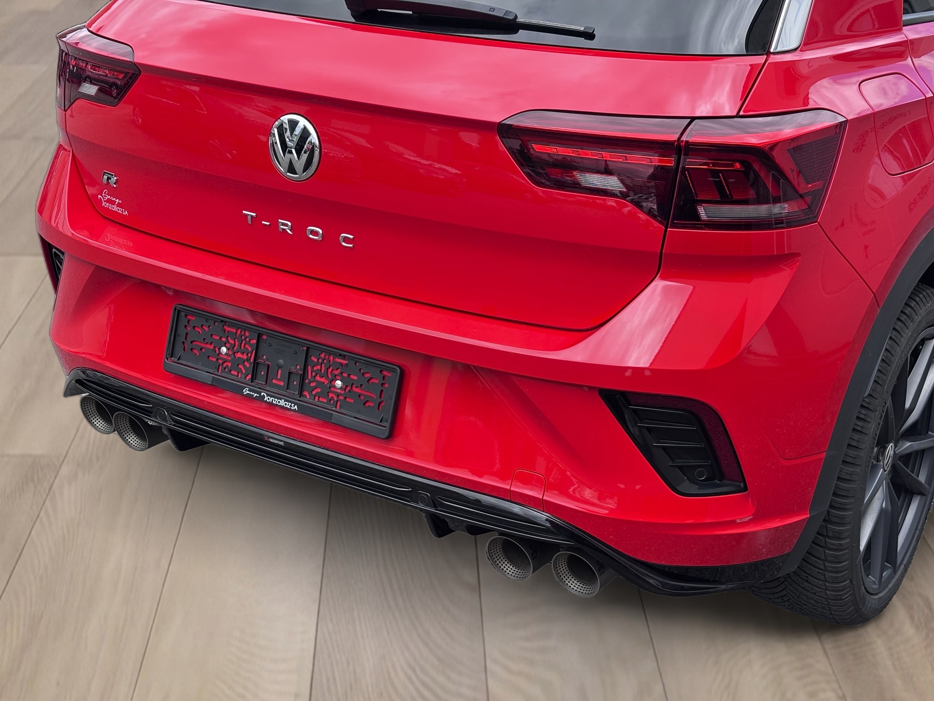 VW T-Roc 2.0 TSI R DSG 4Motion-image-4