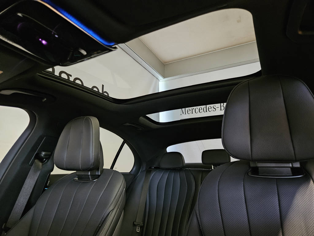 MERCEDES-BENZ E 220 d 4Matic AMG Line Limousine-image-4