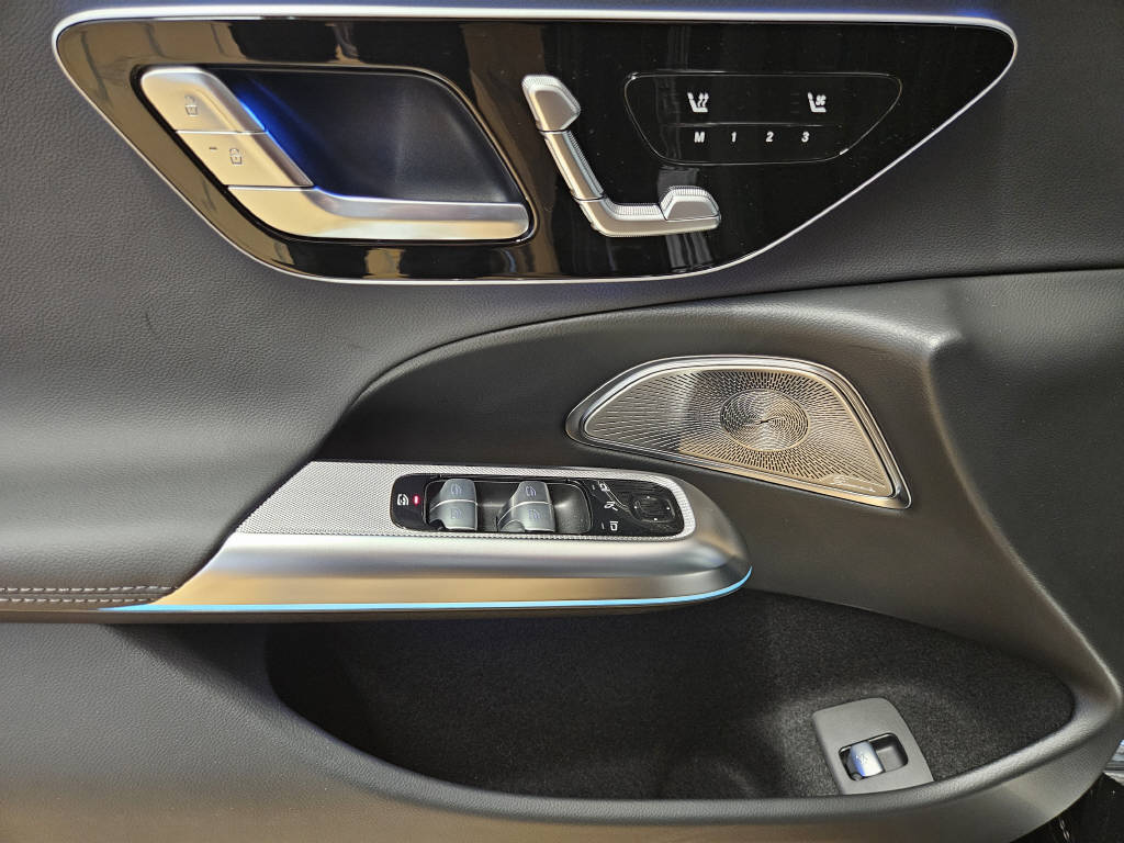 MERCEDES-BENZ E 220 d 4Matic AMG Line Limousine-image-9