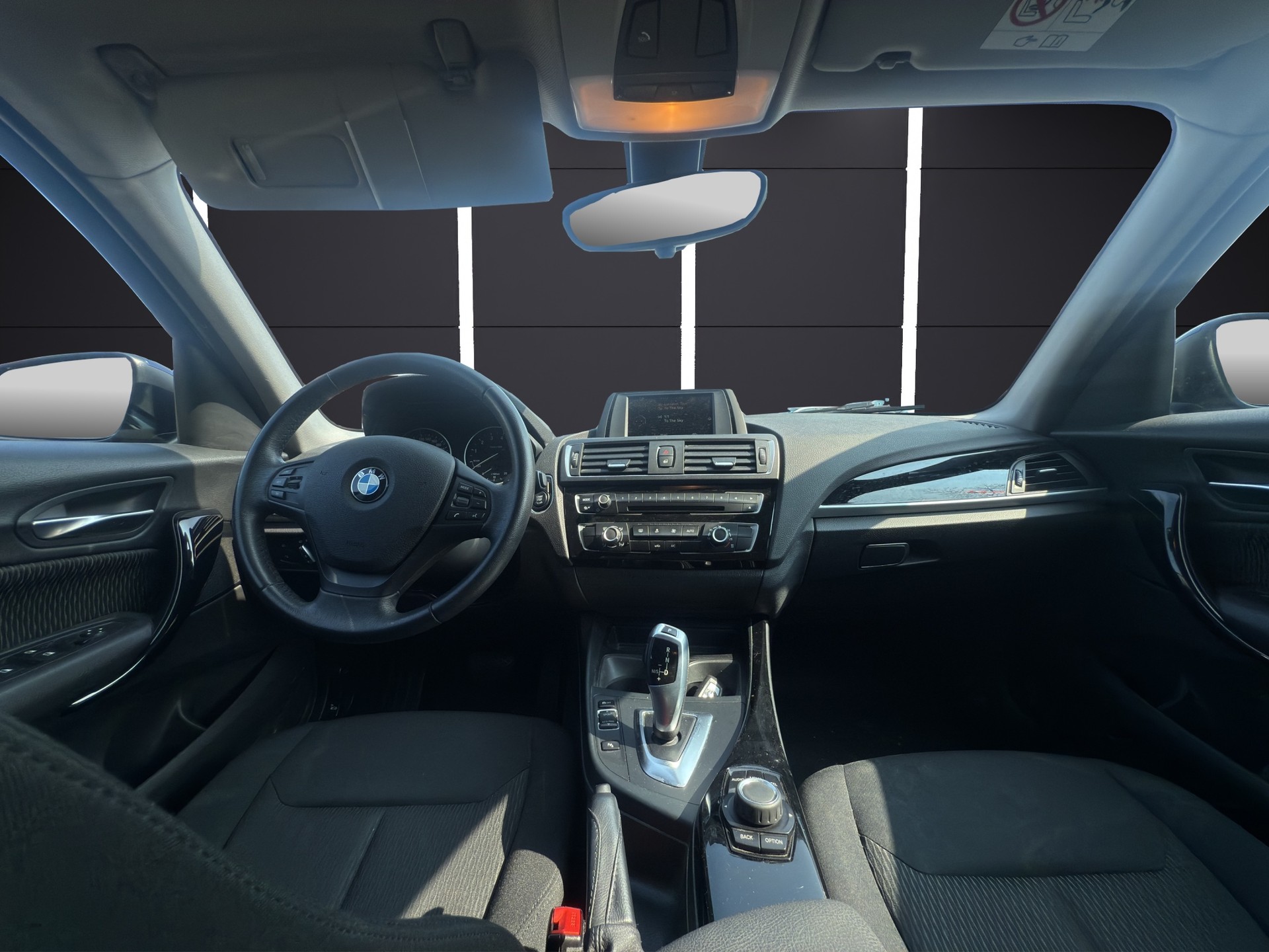 BMW 118i Sport Line Steptronic-image-12