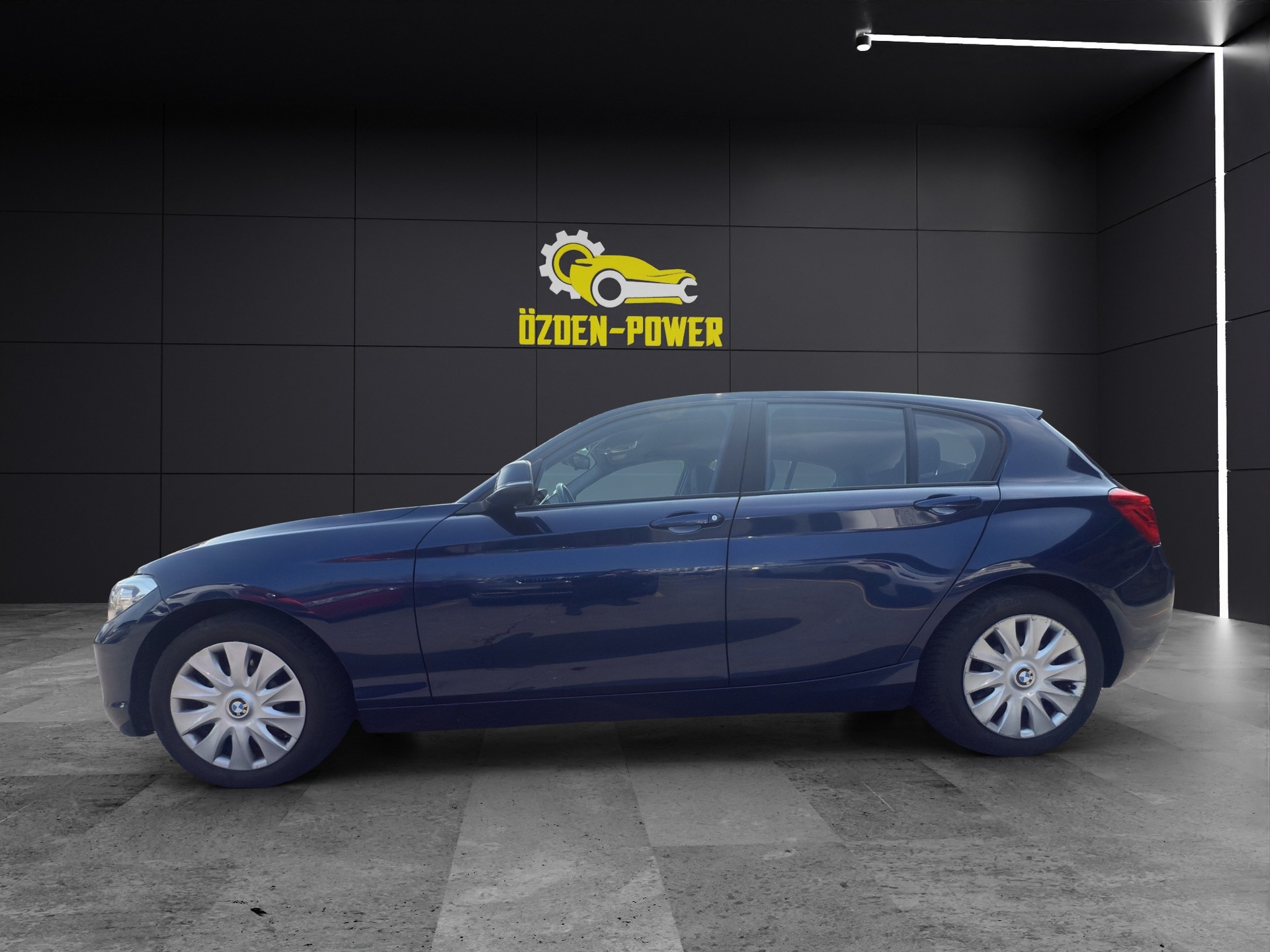 BMW 118i Sport Line Steptronic-image-6