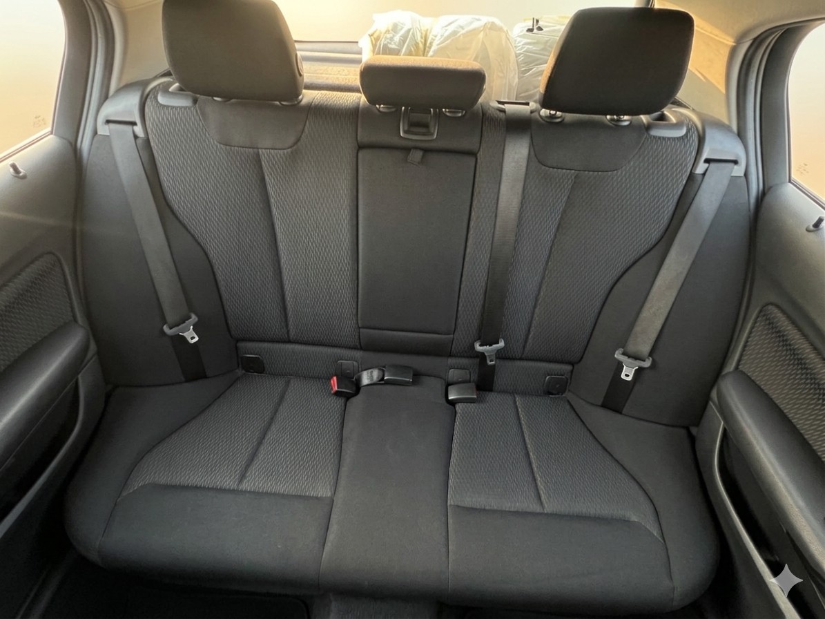 BMW 118i Sport Line Steptronic-image-11