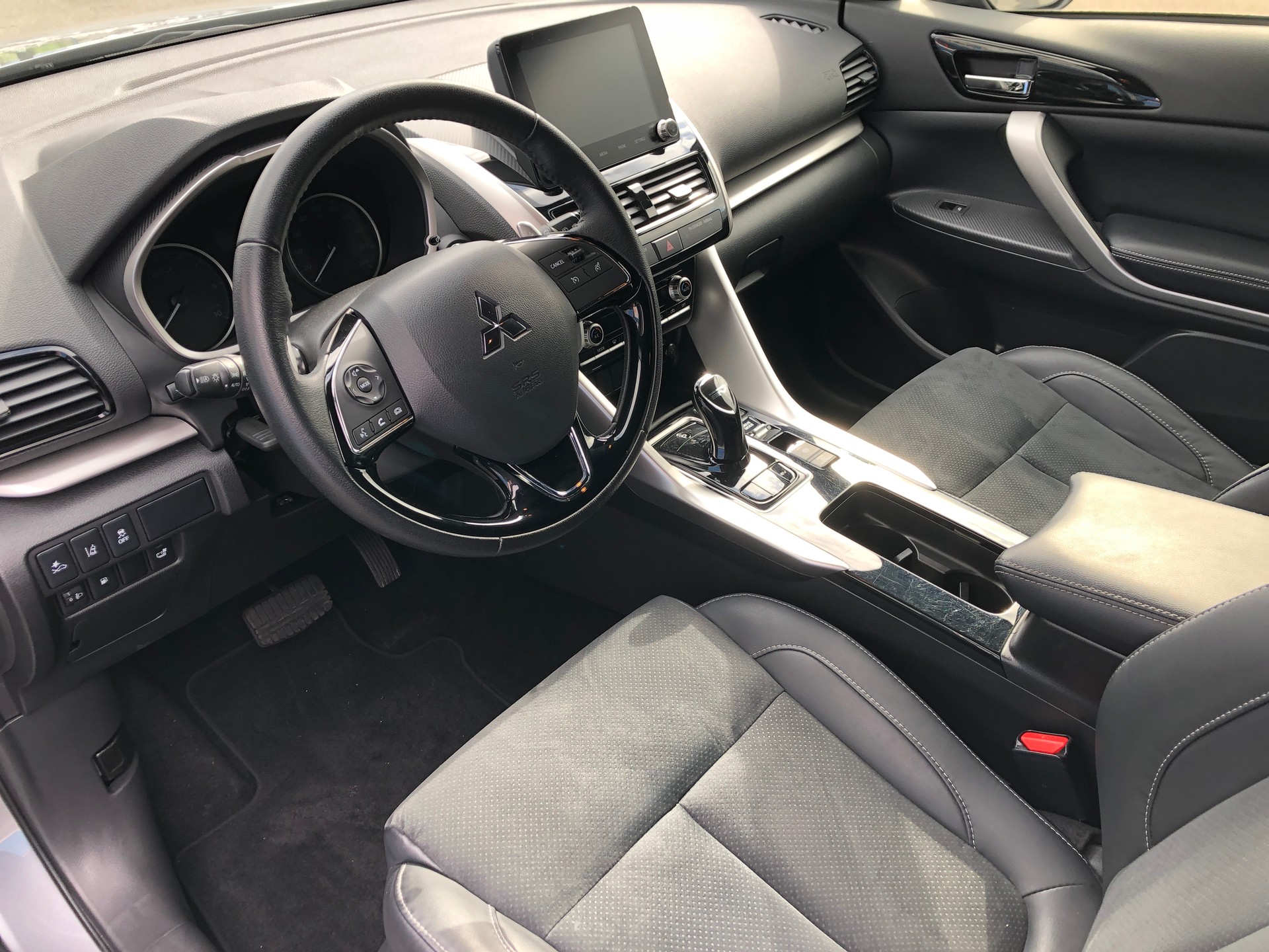 MITSUBISHI Eclipse Cross 2.4 PHEV Intense 4WD-image-4