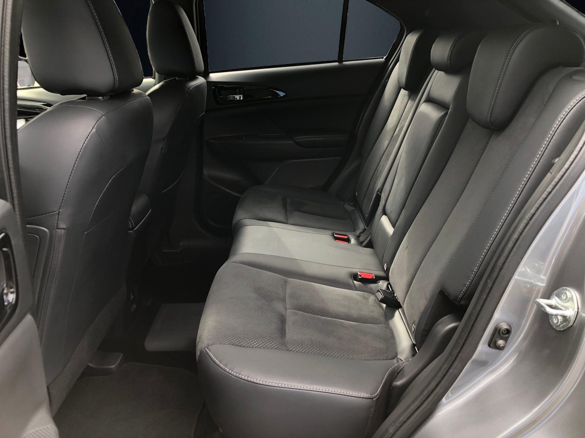 MITSUBISHI Eclipse Cross 2.4 PHEV Intense 4WD-image-5