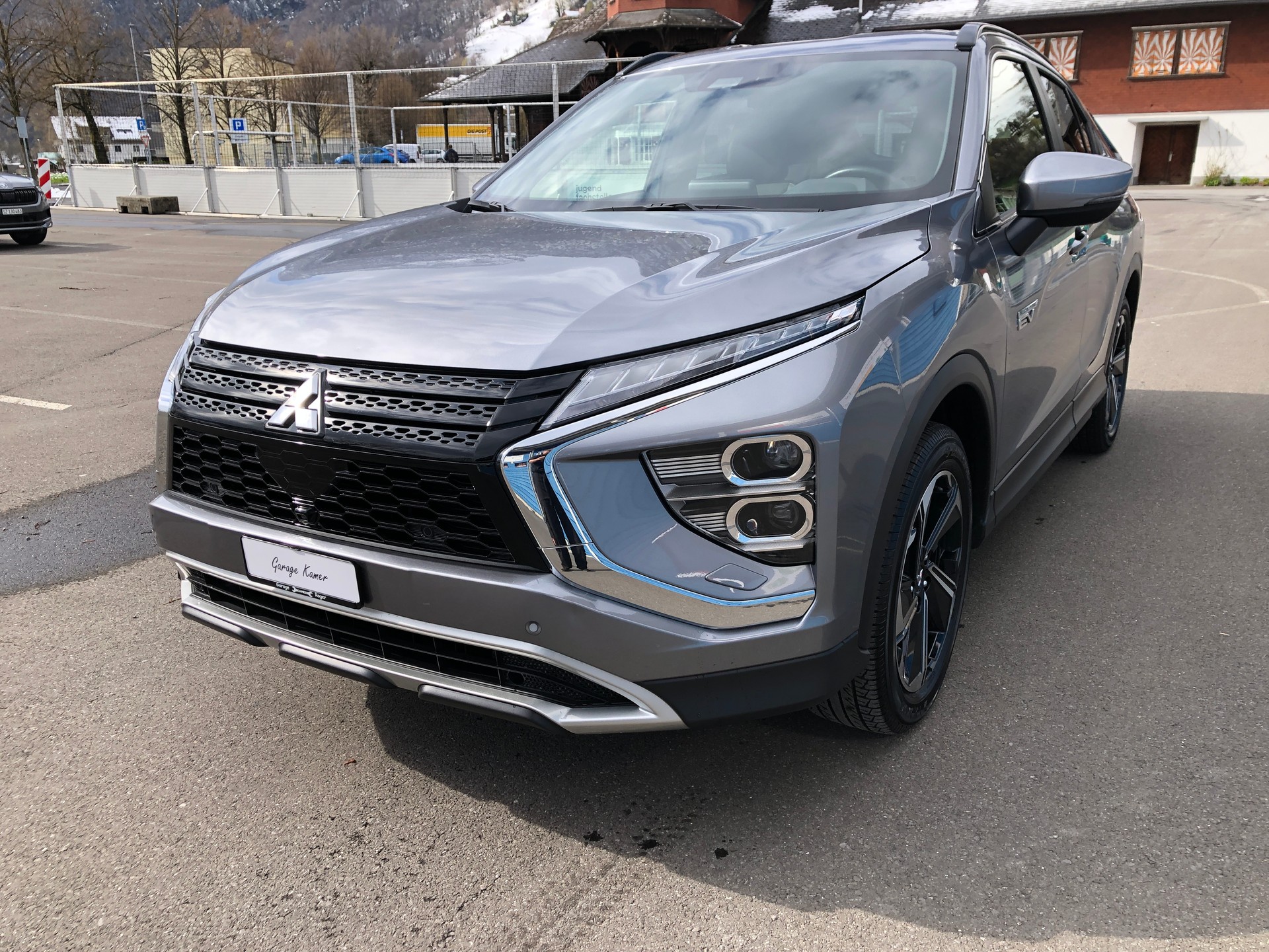 MITSUBISHI Eclipse Cross 2.4 PHEV Intense 4WD-image-1