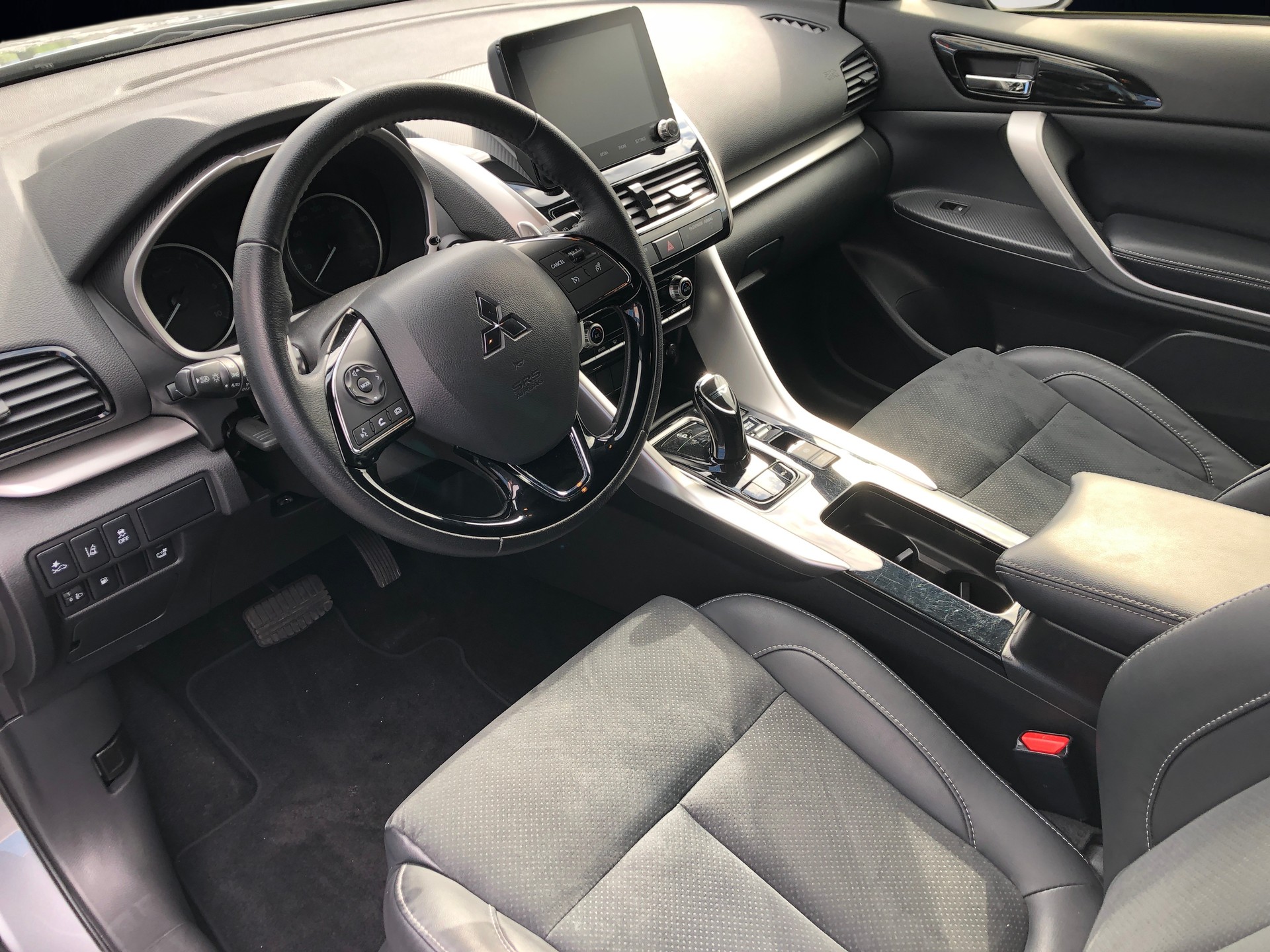 MITSUBISHI Eclipse Cross 2.4 PHEV Intense 4WD-image-4