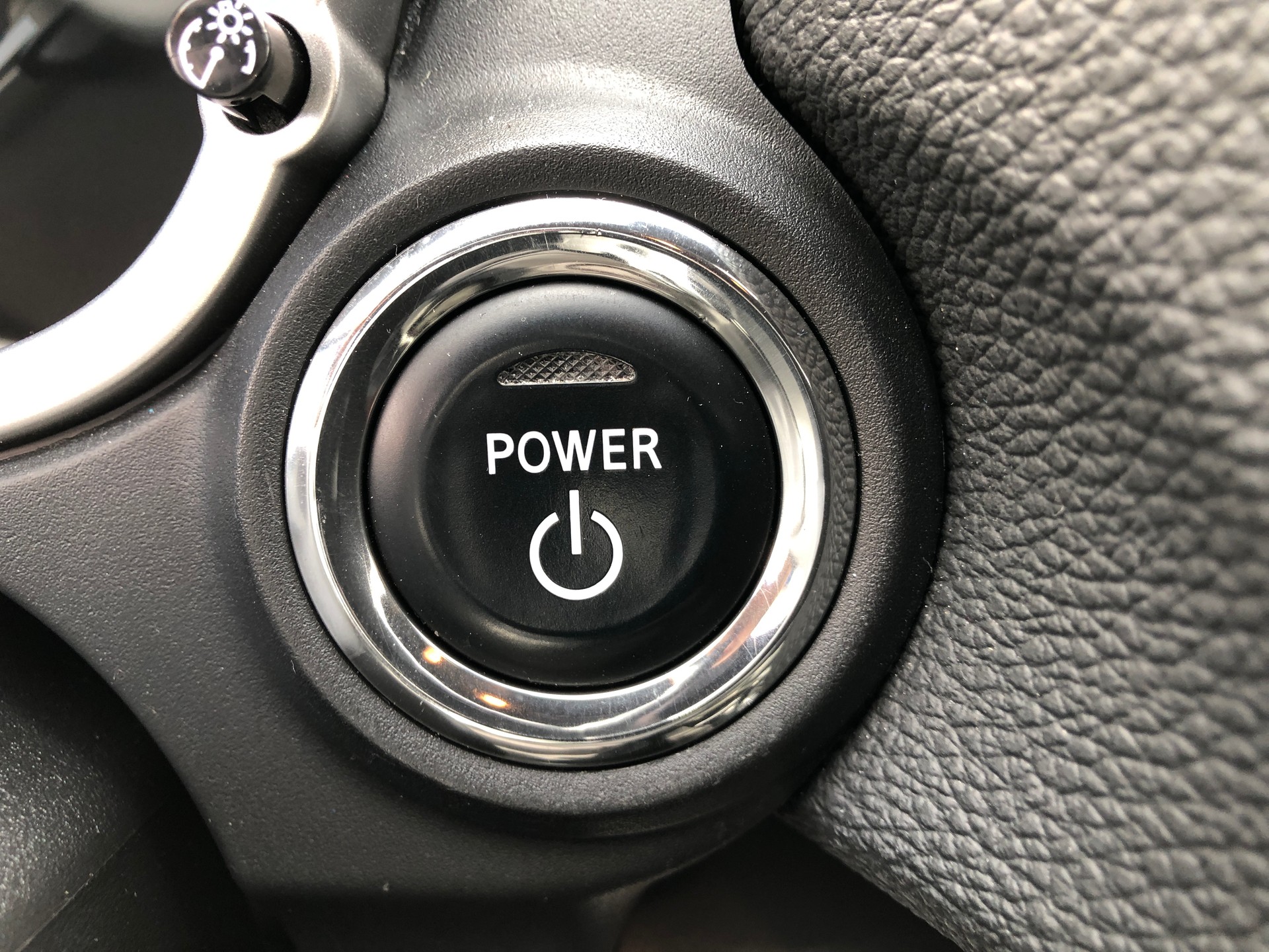 MITSUBISHI Eclipse Cross 2.4 PHEV Intense 4WD-image-13