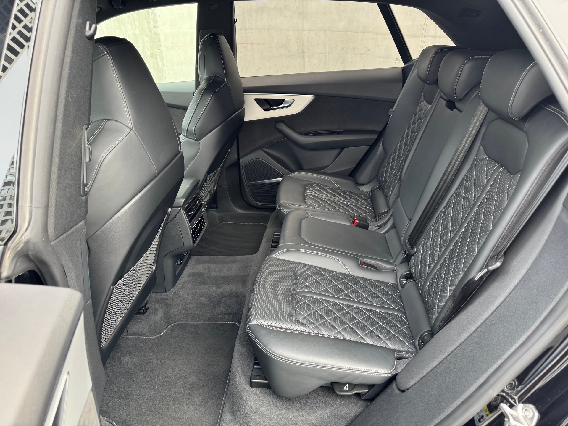 AUDI Q8 55 TFSI quattro tiptronic-image-13