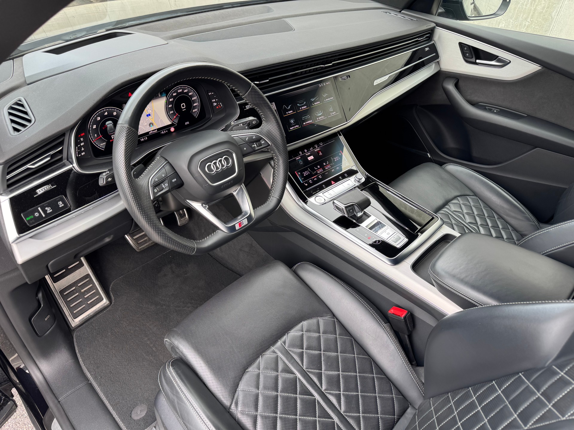 AUDI Q8 55 TFSI quattro tiptronic-image-9