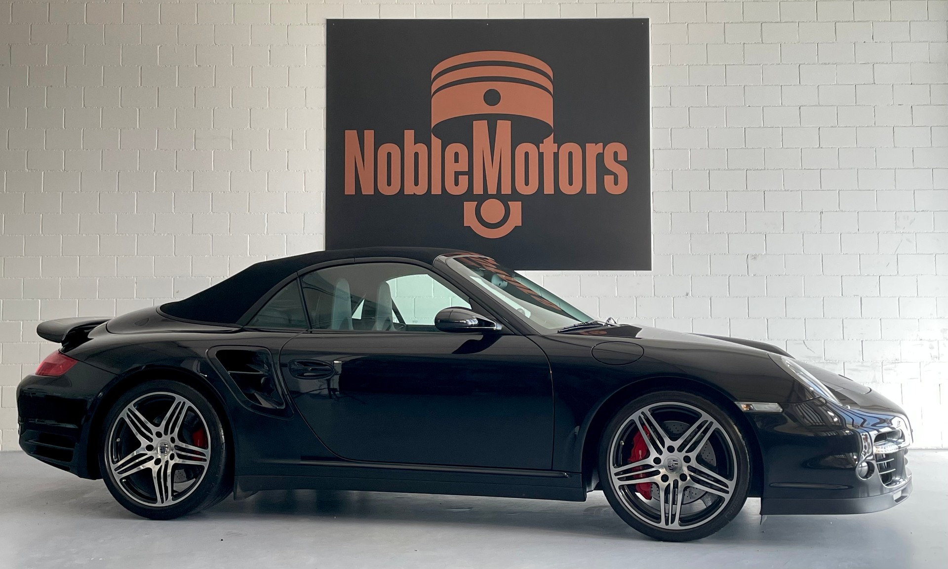 PORSCHE 911 Cabrio Turbo Tiptronic - CH Fahrzeug mit lückenloser Historie aus Sammlung und neuem PCM Classic (Apple Car Play etc.)-showroom-element-2