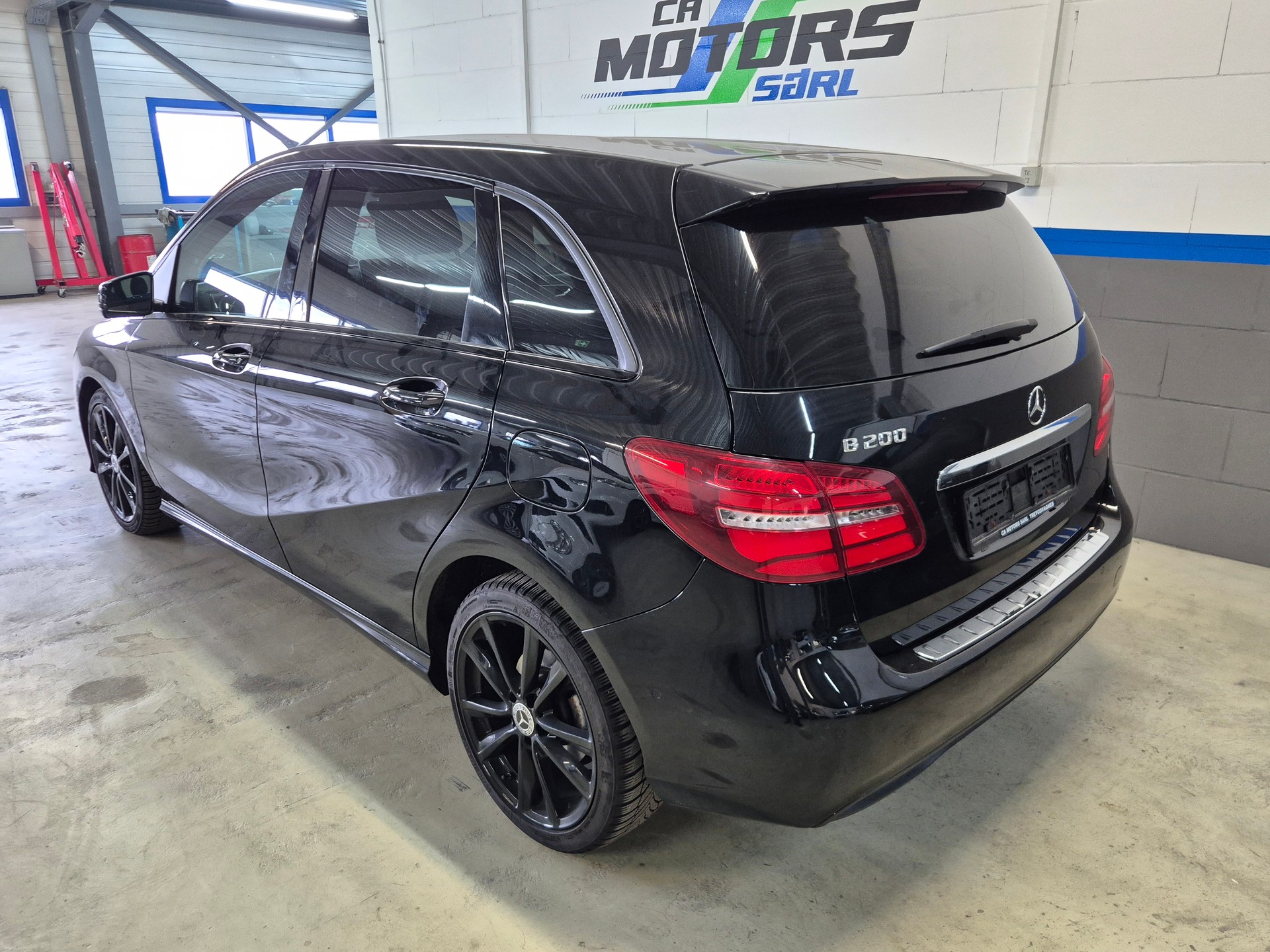 MERCEDES-BENZ B 200 Style-image-4