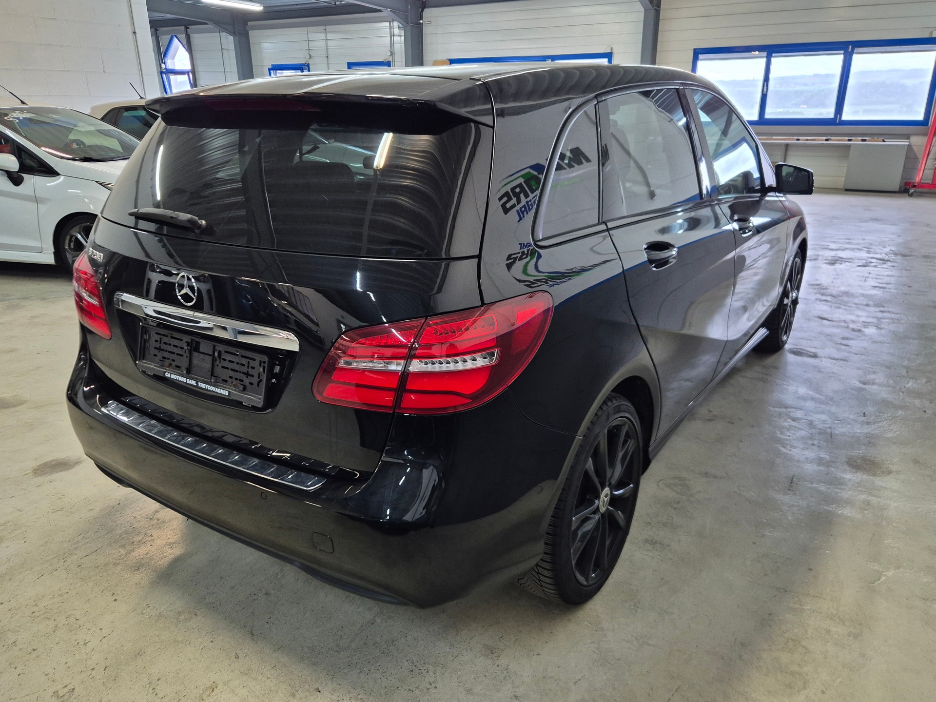 MERCEDES-BENZ B 200 Style-image-3