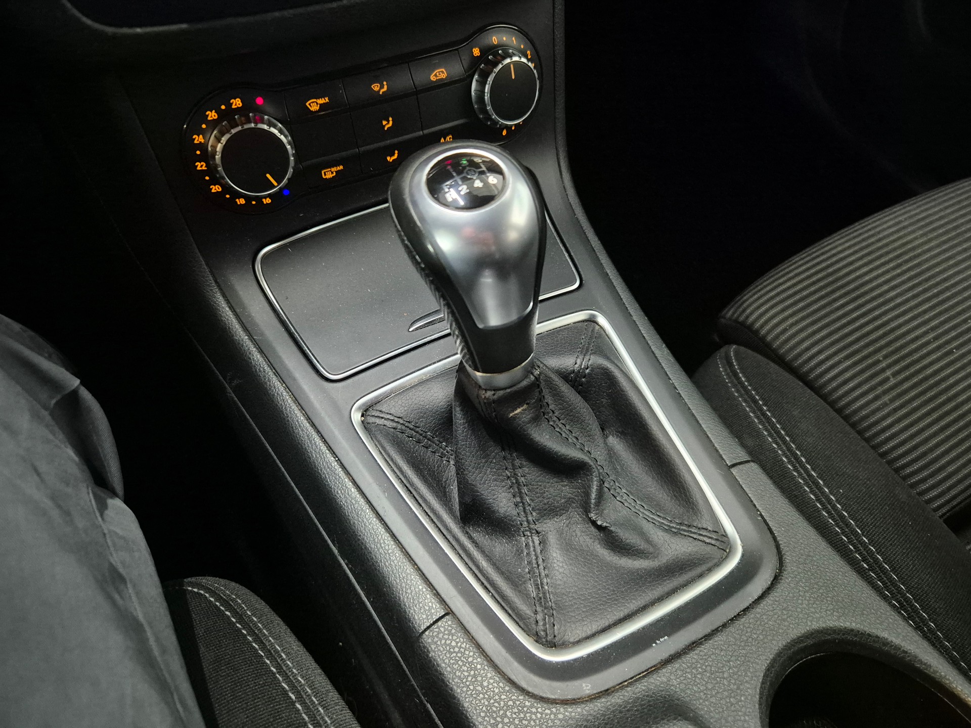 MERCEDES-BENZ B 200 Style-image-10