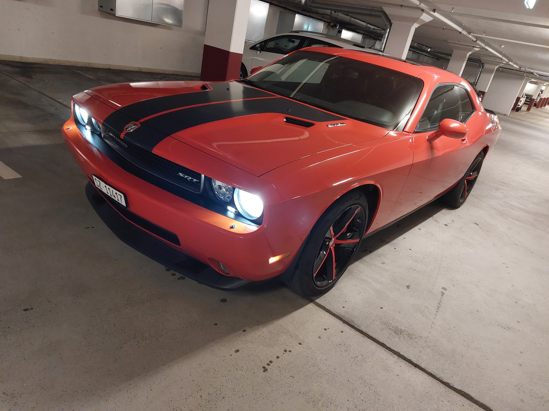 DODGE SRT 8-image-4