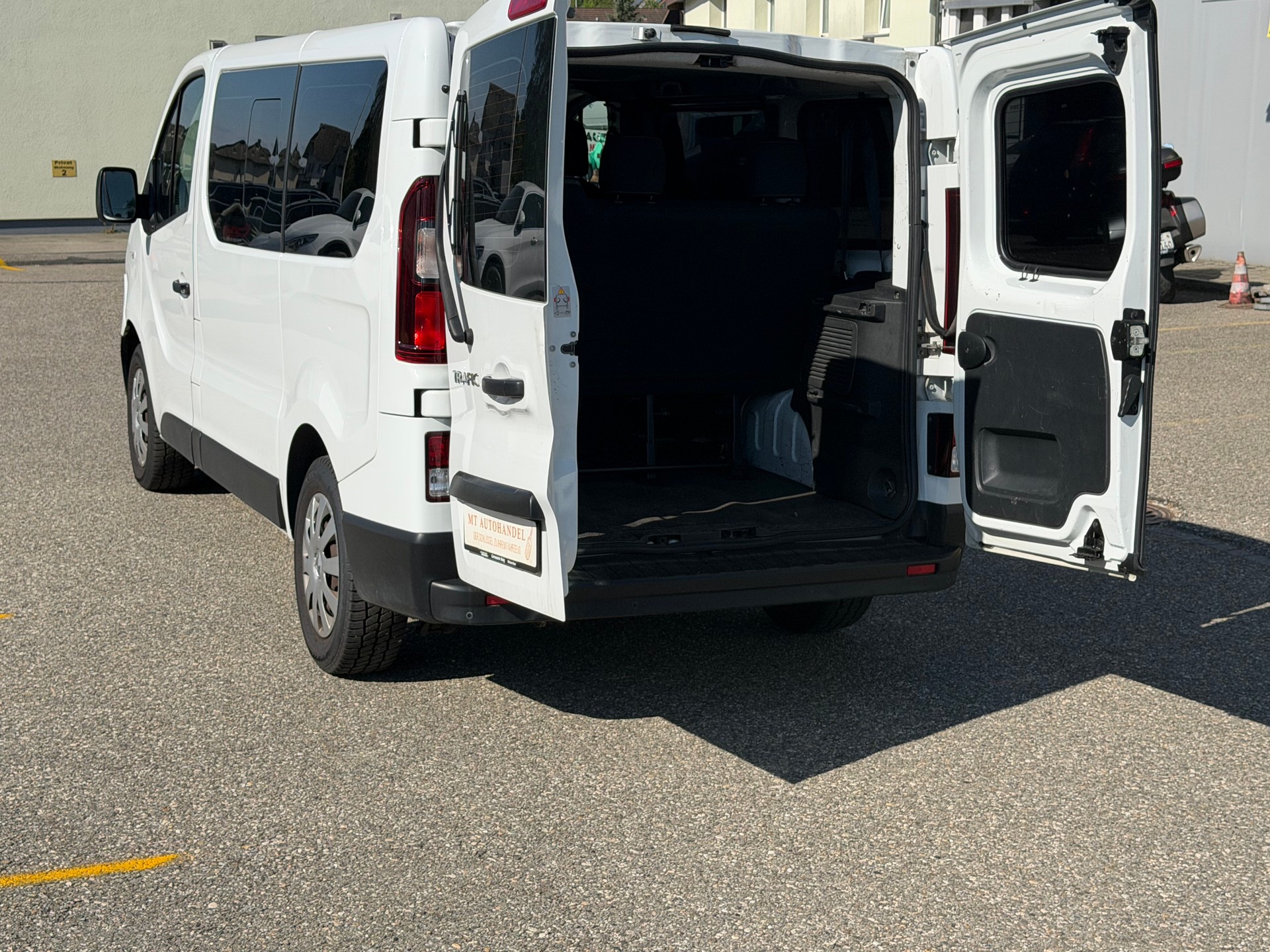 RENAULT Trafic ENERGY dCi 95 Passenger Authentique-image-11