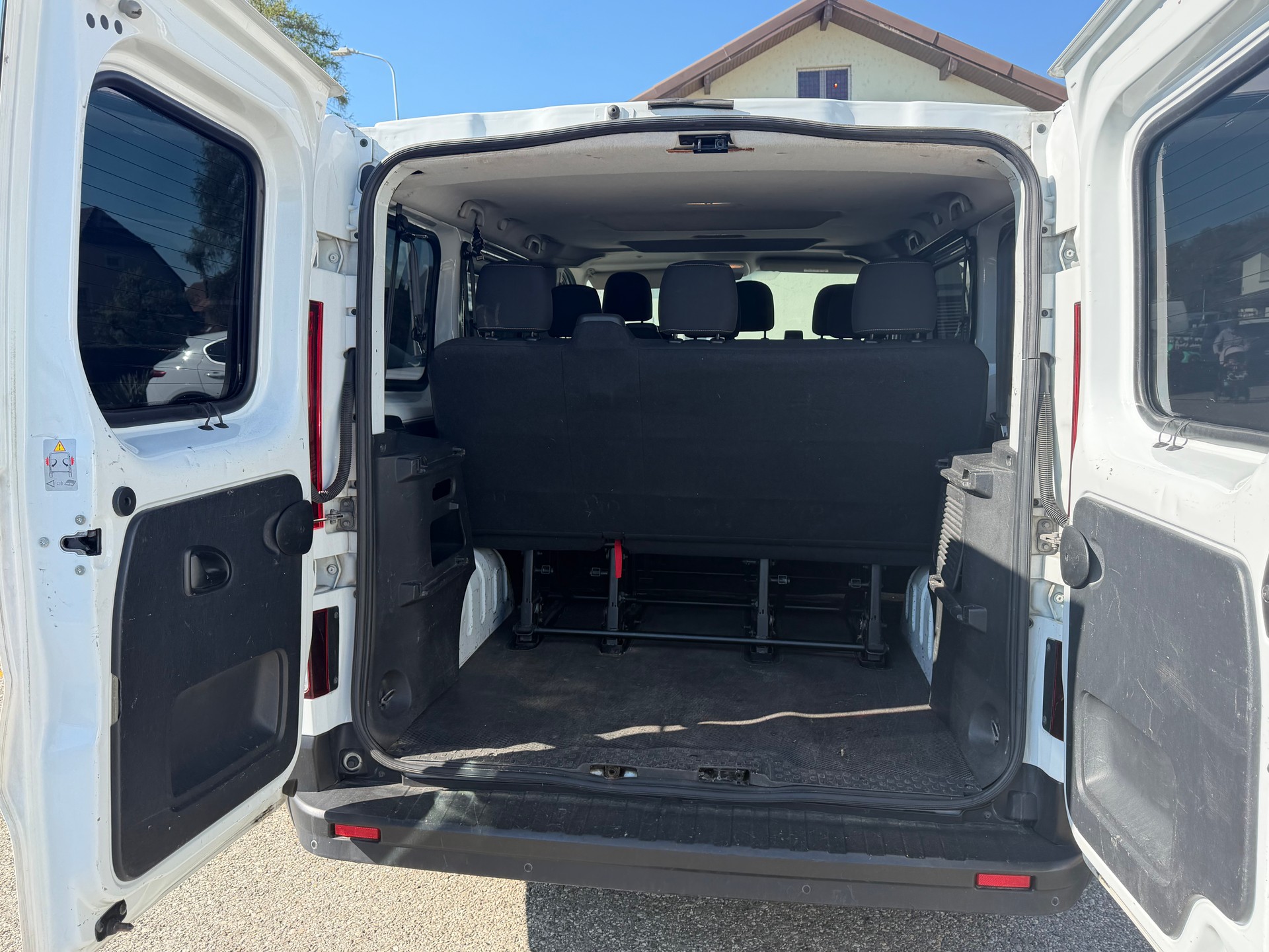 RENAULT Trafic ENERGY dCi 95 Passenger Authentique-image-12