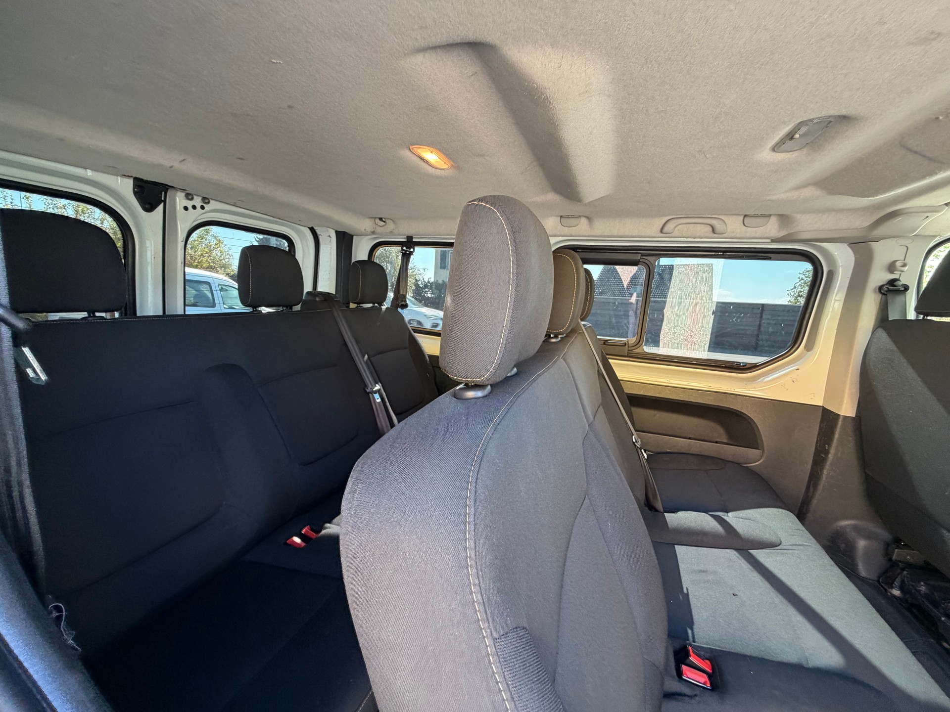 RENAULT Trafic ENERGY dCi 95 Passenger Authentique-image-8