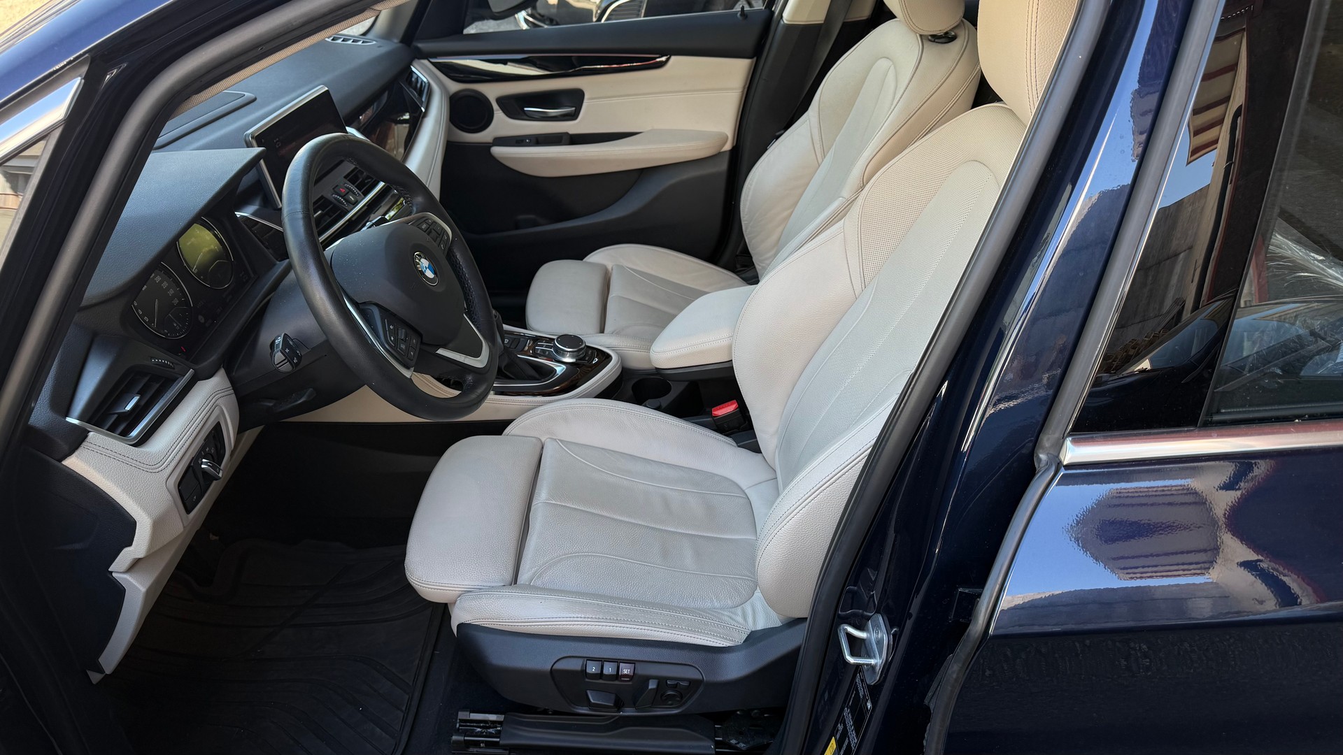 BMW 225xe iPerformance Active Tourer Steptronic Luxury Line-image-14