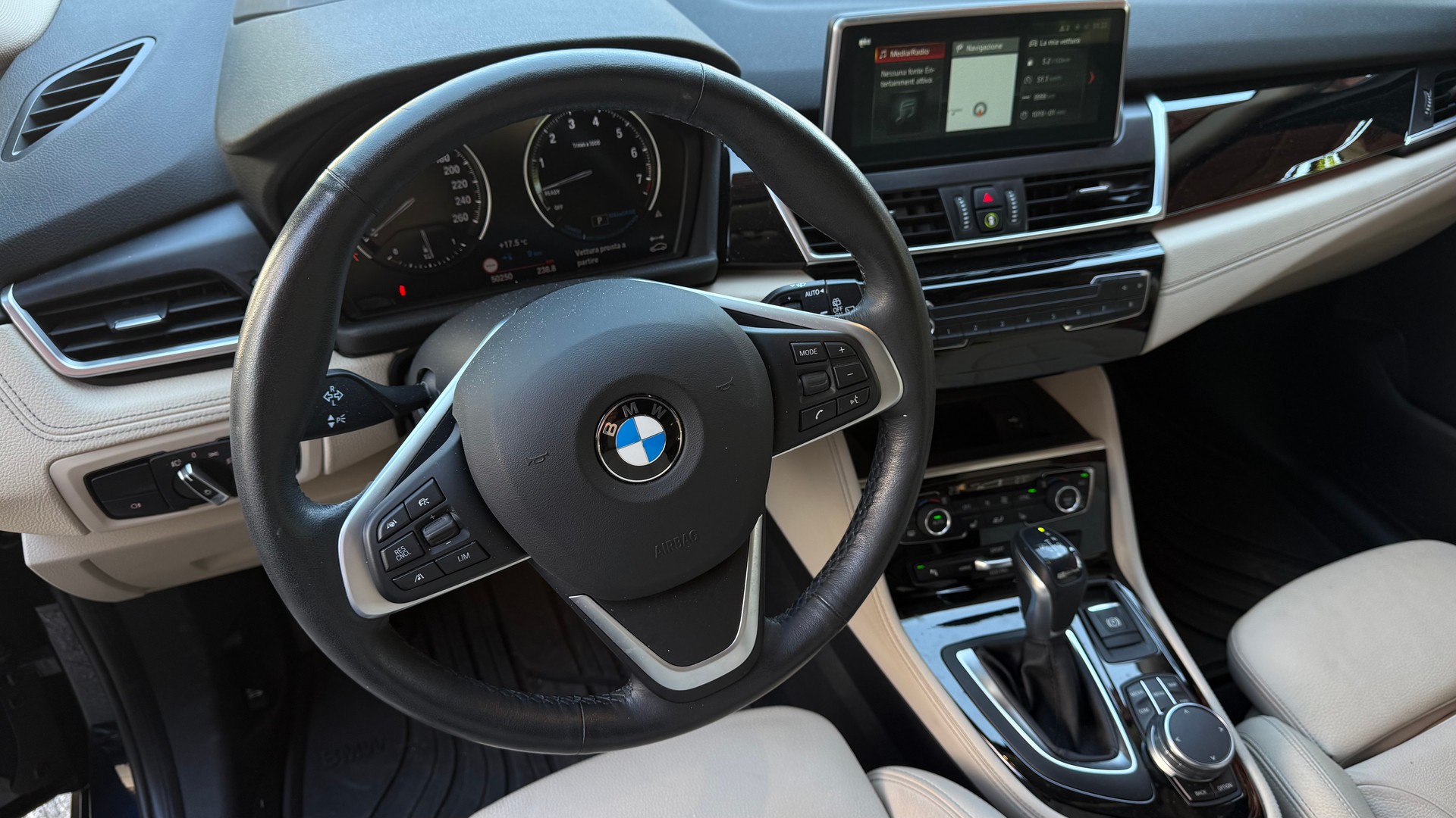 BMW 225xe iPerformance Active Tourer Steptronic Luxury Line-image-9