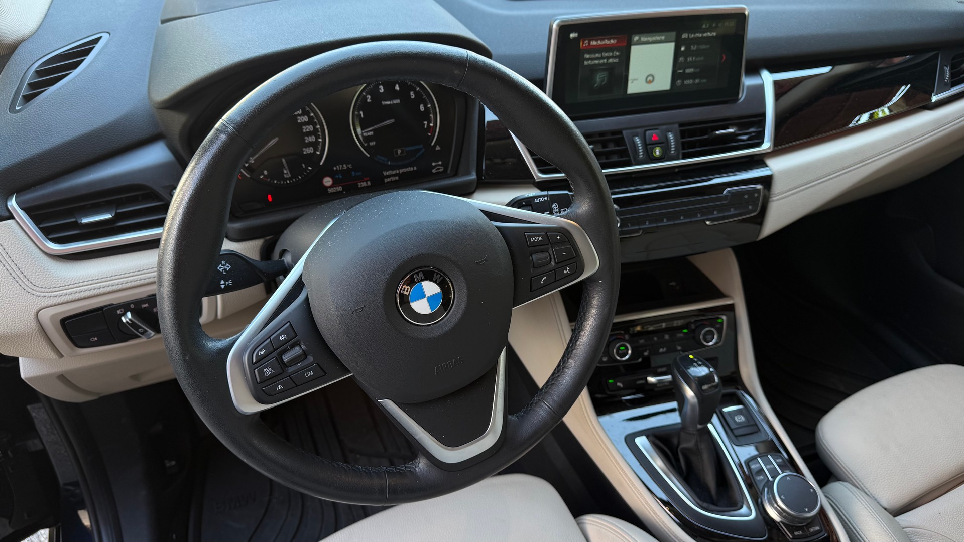 BMW 225xe iPerformance Active Tourer Steptronic Luxury Line-image-10