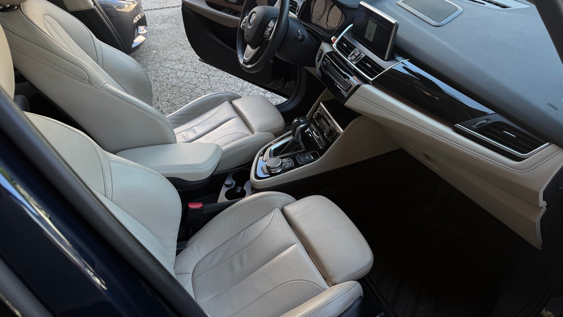 BMW 225xe iPerformance Active Tourer Steptronic Luxury Line-image-7