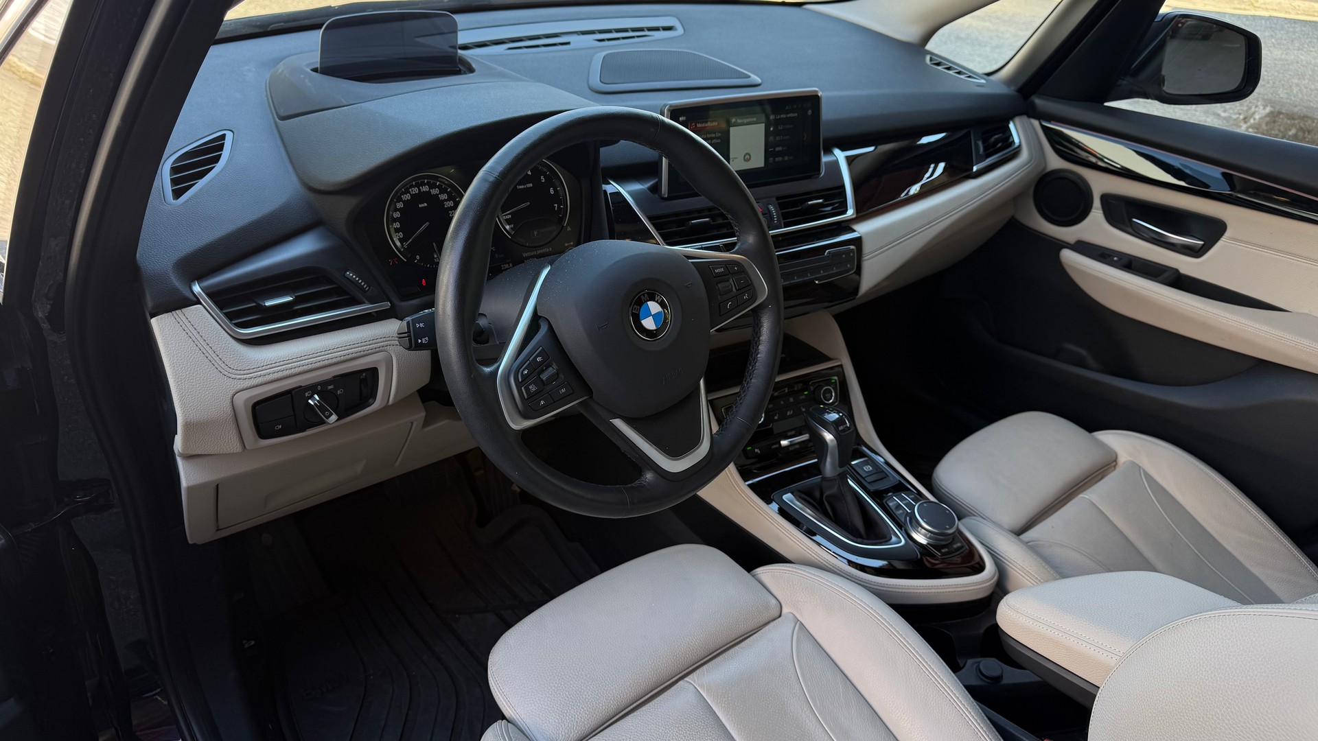 BMW 225xe iPerformance Active Tourer Steptronic Luxury Line-image-11