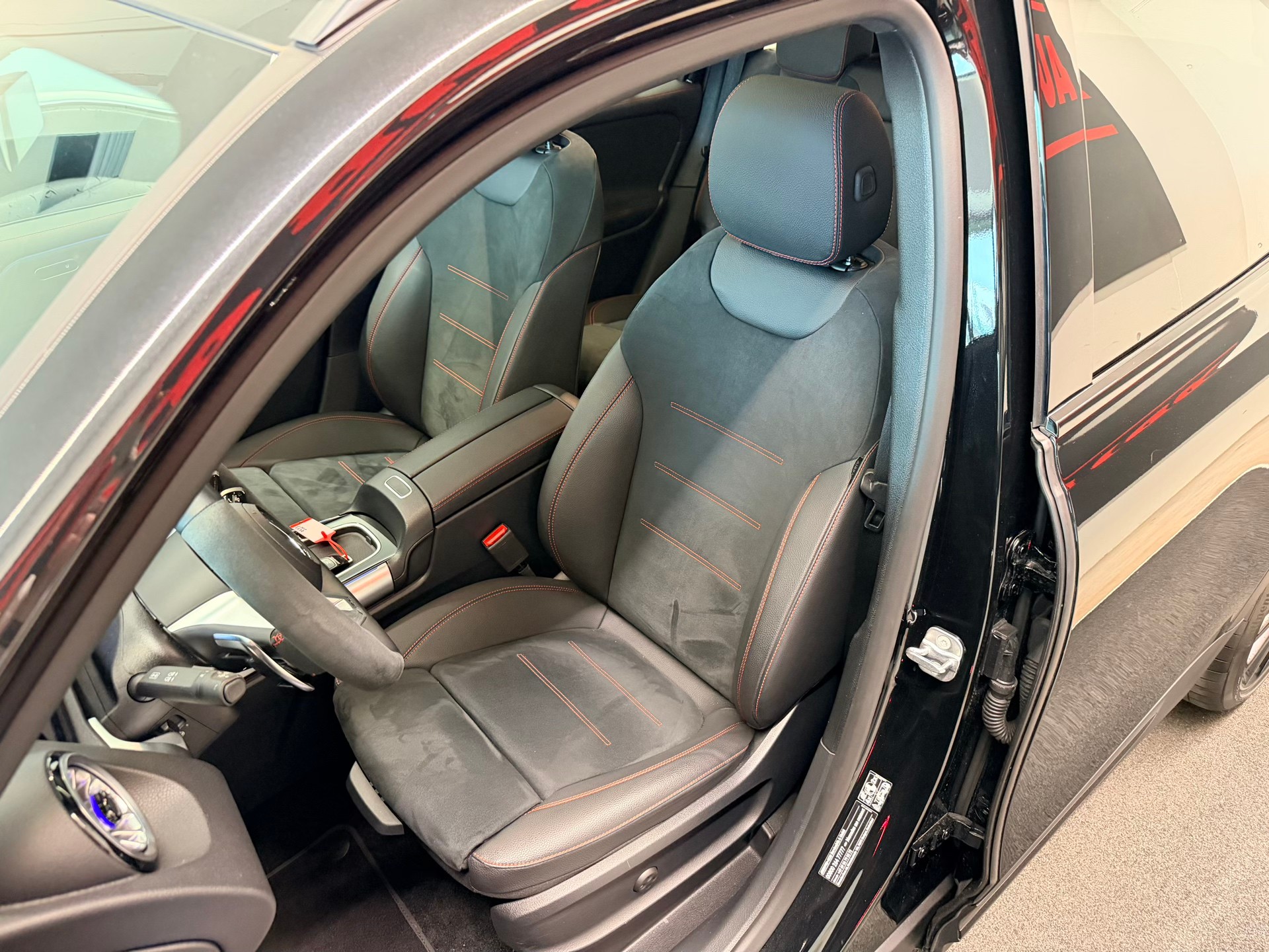 MERCEDES-BENZ GLB AMG 35 4Matic 8G-Tronic-image-14