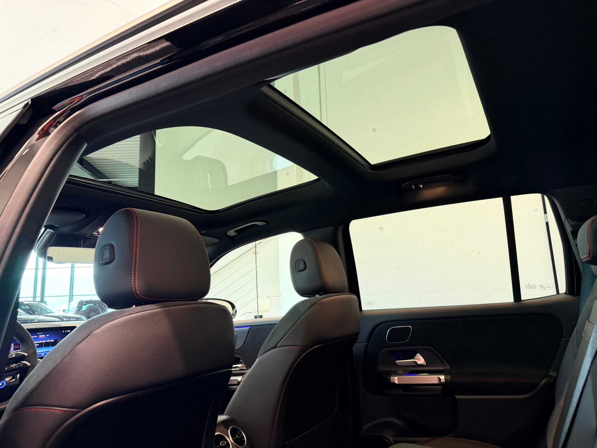 MERCEDES-BENZ GLB AMG 35 4Matic 8G-Tronic-image-16